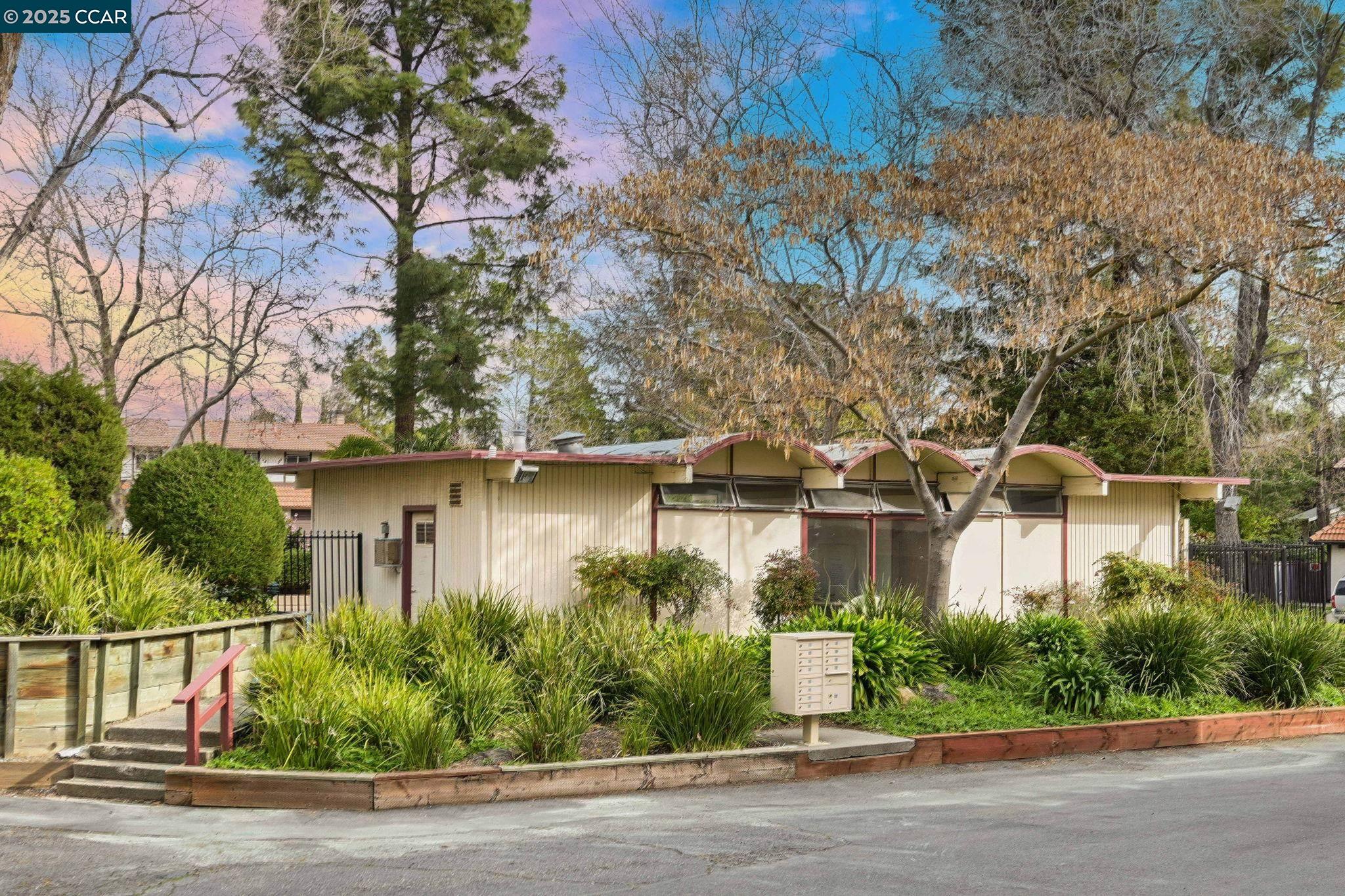Detail Gallery Image 21 of 21 For 2180 Geary Rd #20,  Pleasant Hill,  CA 94523 - 2 Beds | 1 Baths