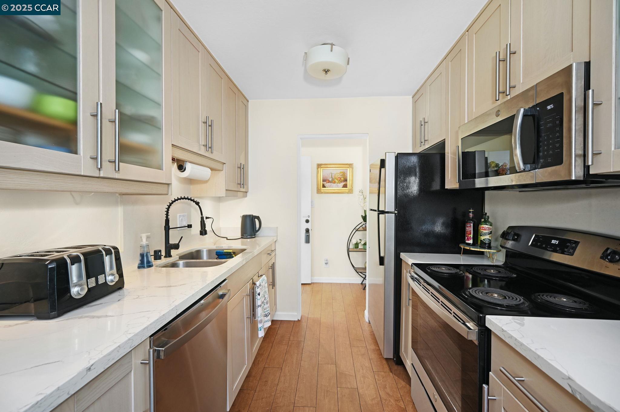 Detail Gallery Image 4 of 21 For 2180 Geary Rd #20,  Pleasant Hill,  CA 94523 - 2 Beds | 1 Baths