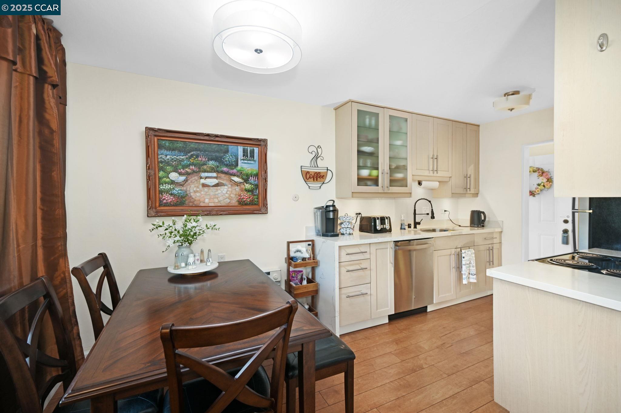Detail Gallery Image 5 of 21 For 2180 Geary Rd #20,  Pleasant Hill,  CA 94523 - 2 Beds | 1 Baths