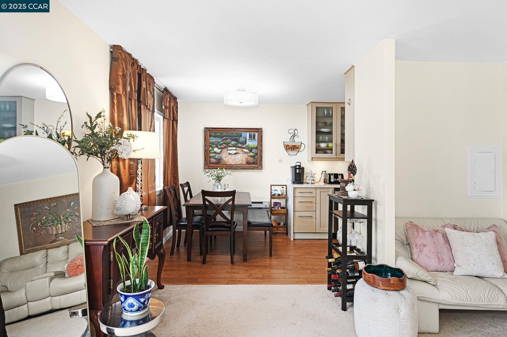 Detail Gallery Image 6 of 21 For 2180 Geary Rd #20,  Pleasant Hill,  CA 94523 - 2 Beds | 1 Baths