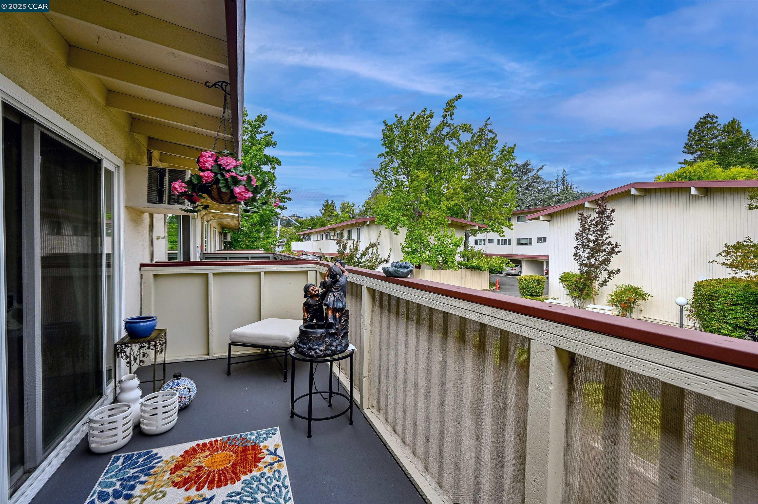 Detail Gallery Image 10 of 21 For 2180 Geary Rd #20,  Pleasant Hill,  CA 94523 - 2 Beds | 1 Baths