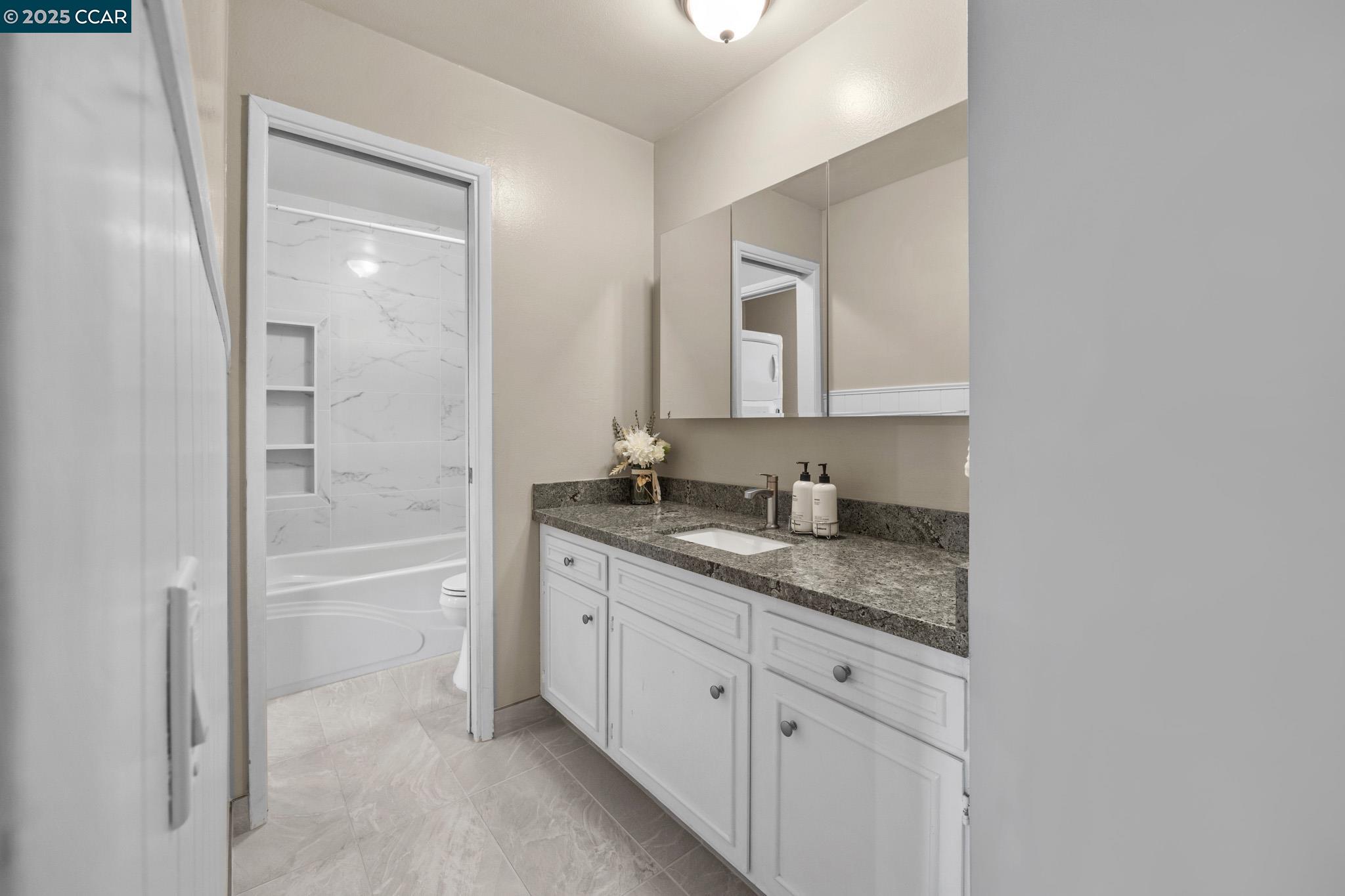 Detail Gallery Image 13 of 41 For 825 Oak Grove Rd #62,  Concord,  CA 94518 - 2 Beds | 1 Baths