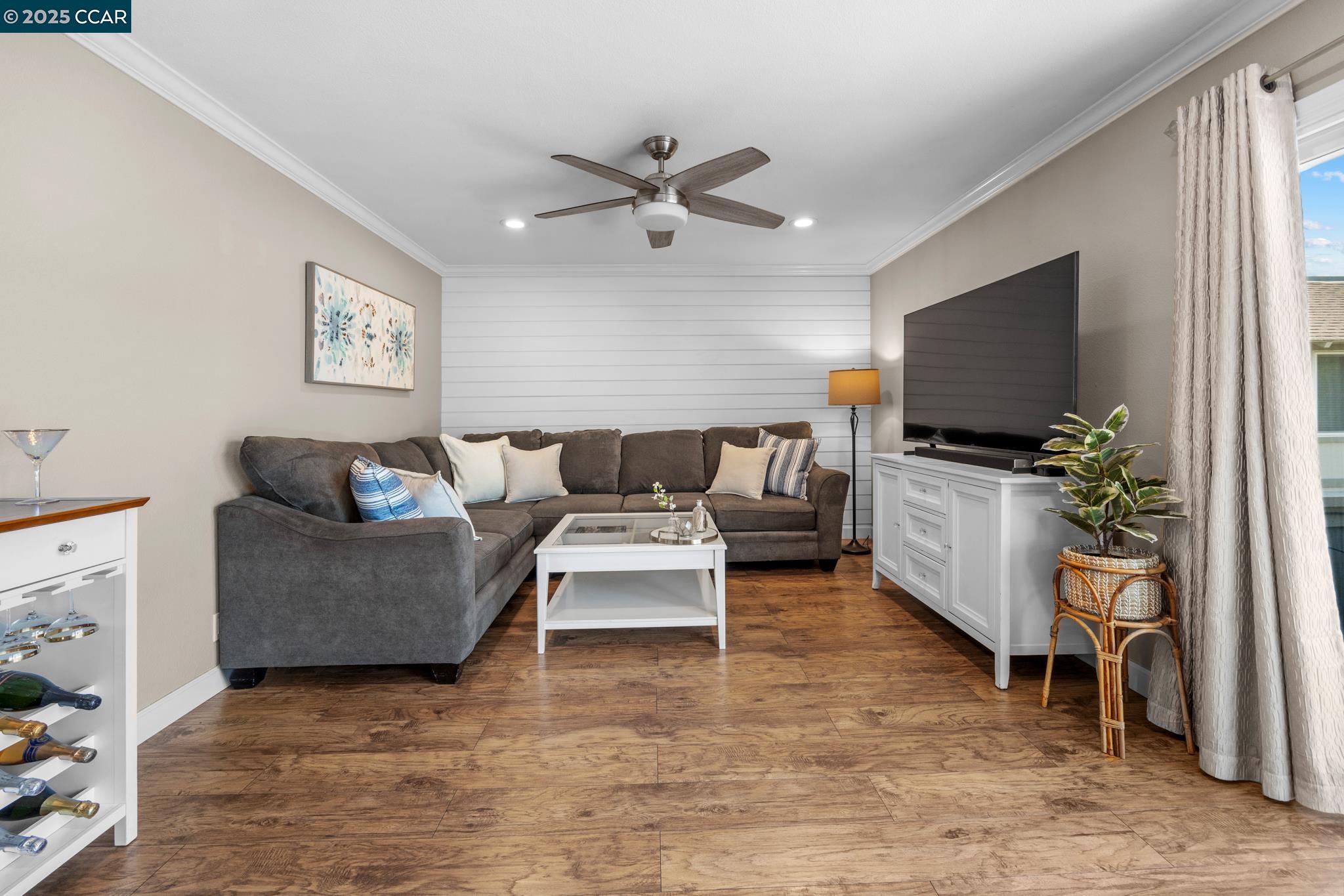 Detail Gallery Image 3 of 41 For 825 Oak Grove Rd #62,  Concord,  CA 94518 - 2 Beds | 1 Baths