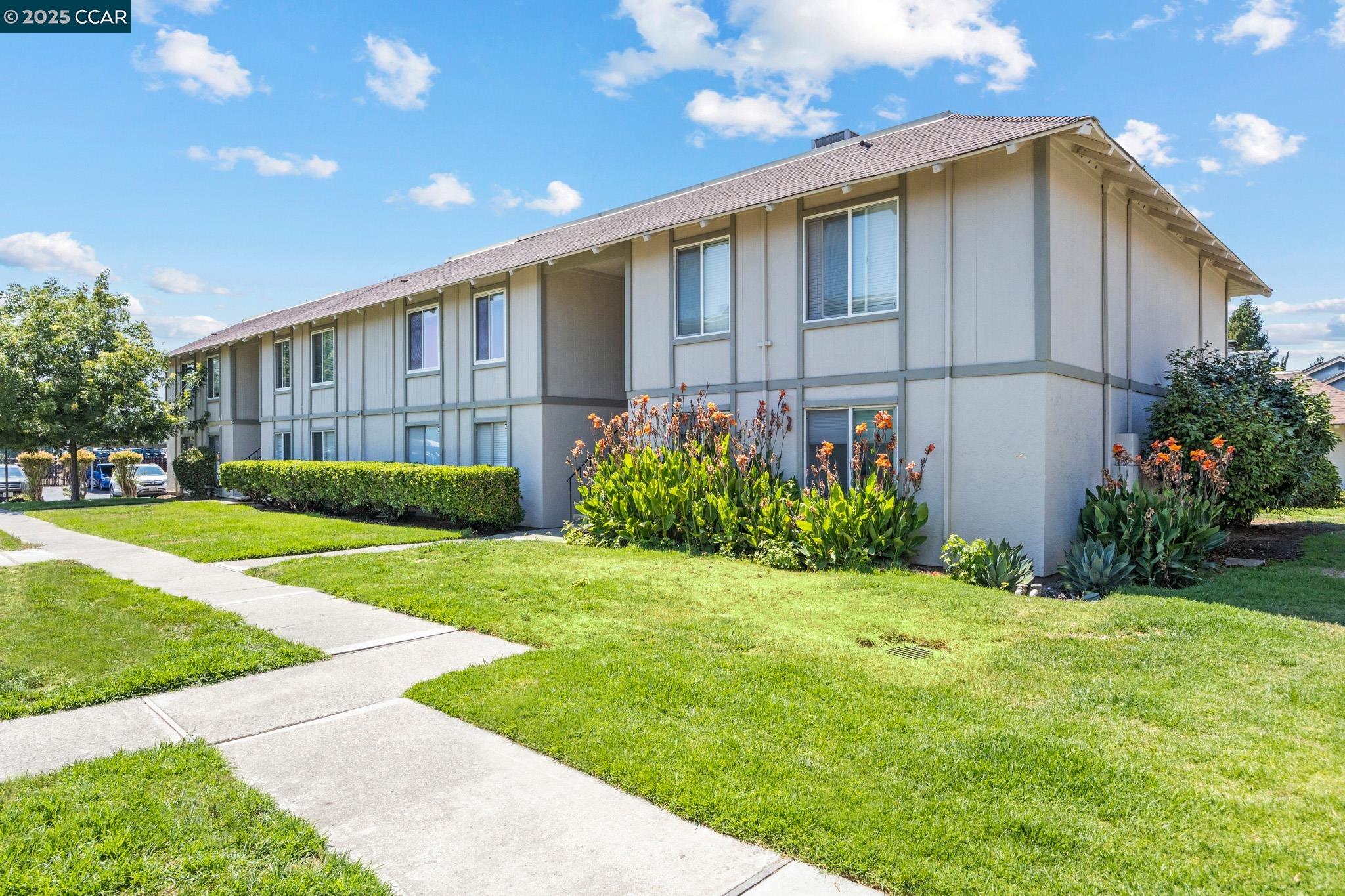 Detail Gallery Image 27 of 41 For 825 Oak Grove Rd #62,  Concord,  CA 94518 - 2 Beds | 1 Baths