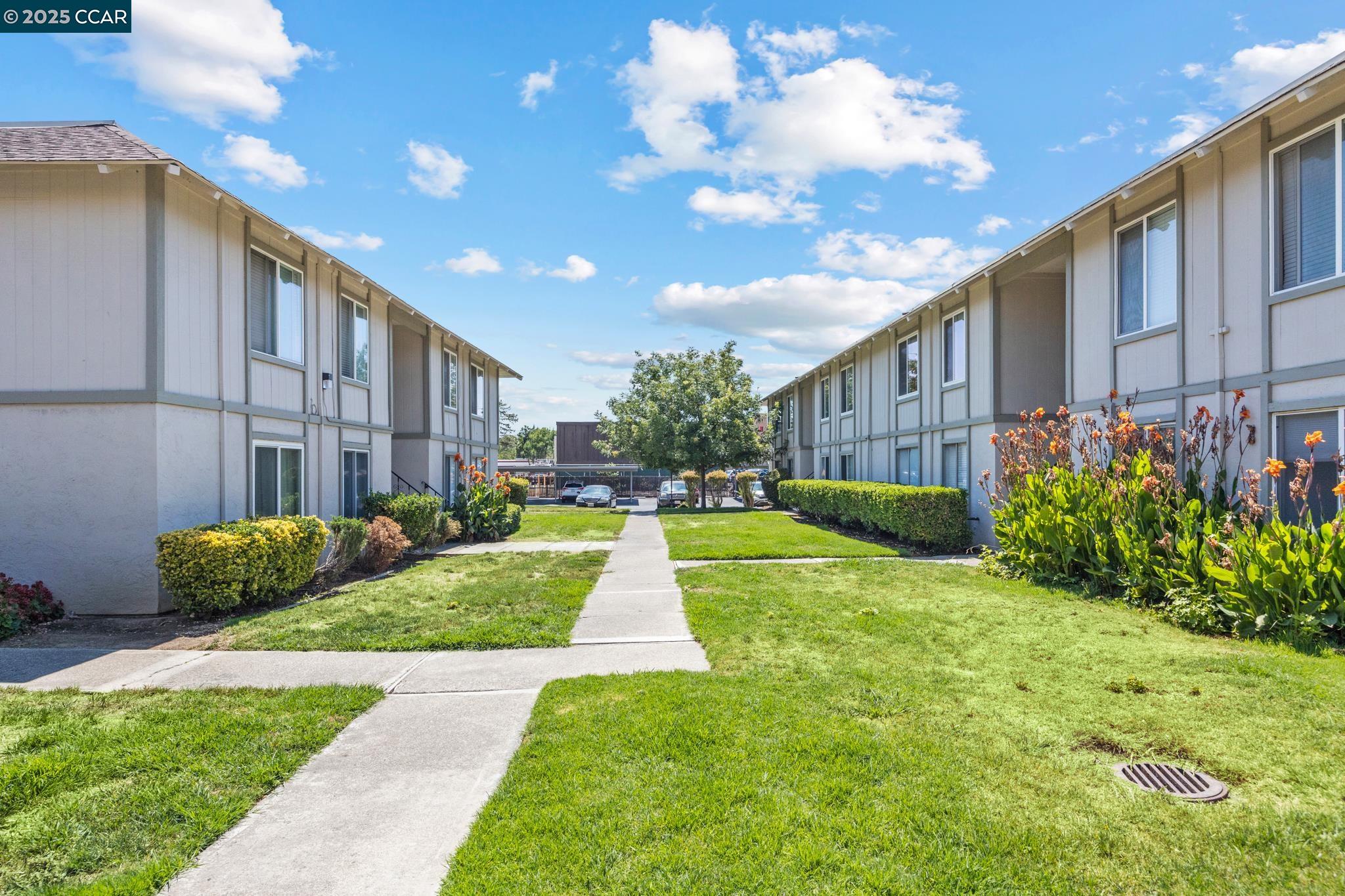 Detail Gallery Image 28 of 41 For 825 Oak Grove Rd #62,  Concord,  CA 94518 - 2 Beds | 1 Baths