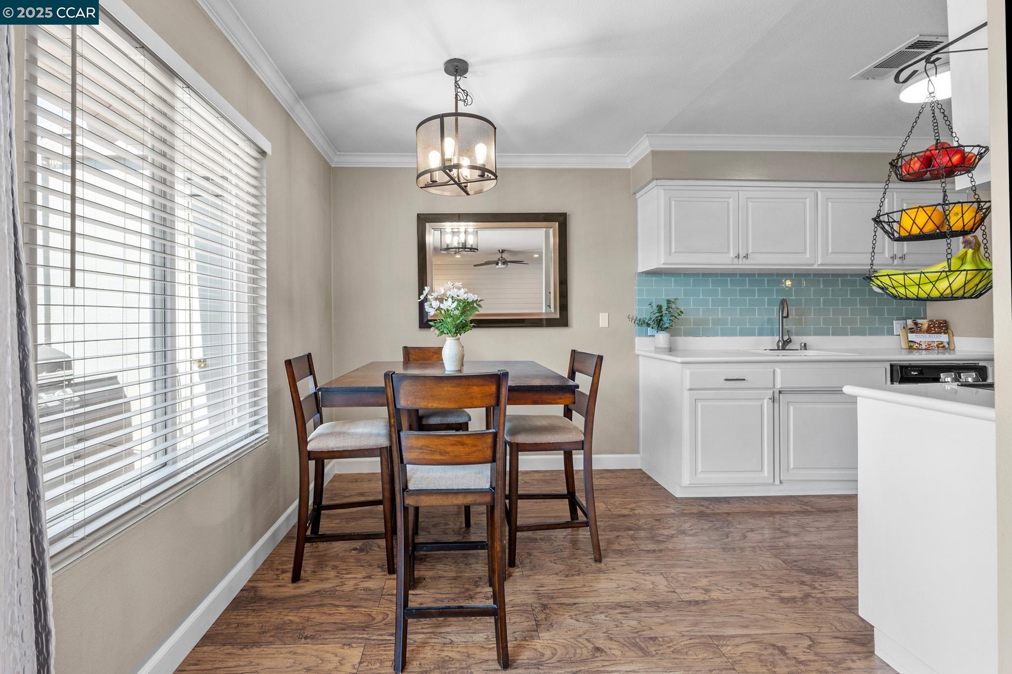 Detail Gallery Image 4 of 41 For 825 Oak Grove Rd #62,  Concord,  CA 94518 - 2 Beds | 1 Baths