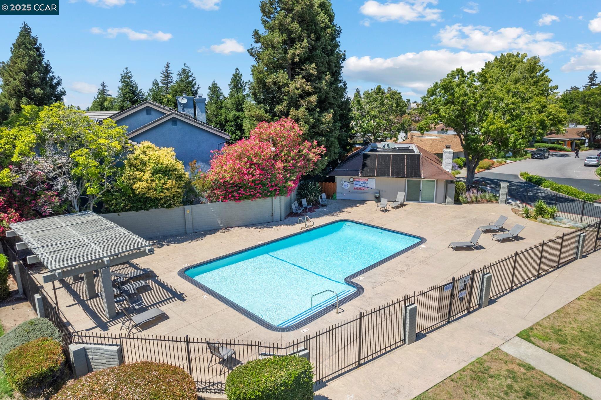 Detail Gallery Image 33 of 41 For 825 Oak Grove Rd #62,  Concord,  CA 94518 - 2 Beds | 1 Baths