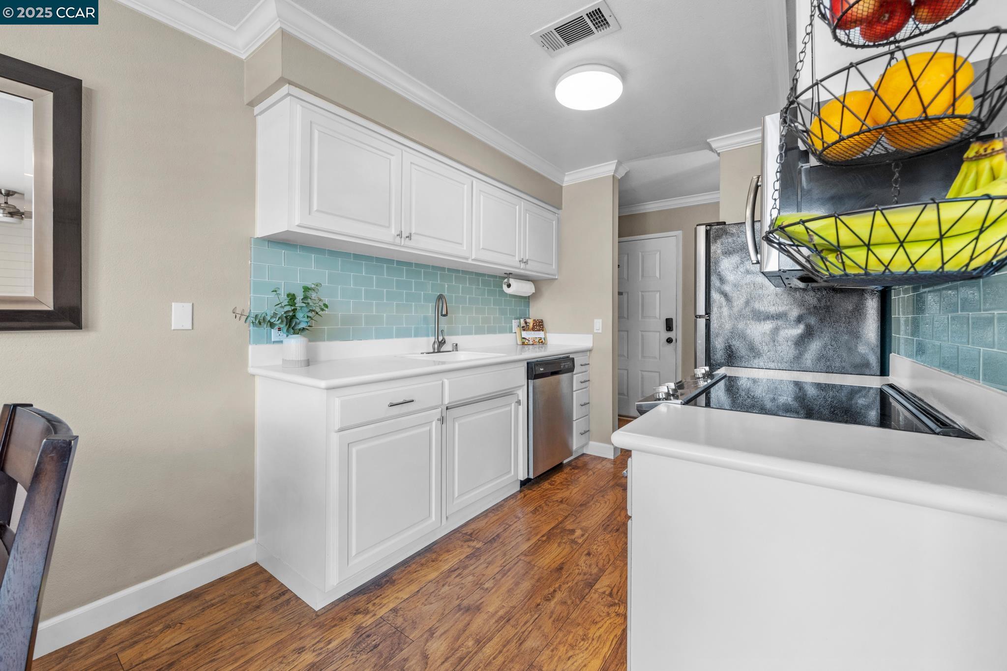 Detail Gallery Image 6 of 41 For 825 Oak Grove Rd #62,  Concord,  CA 94518 - 2 Beds | 1 Baths