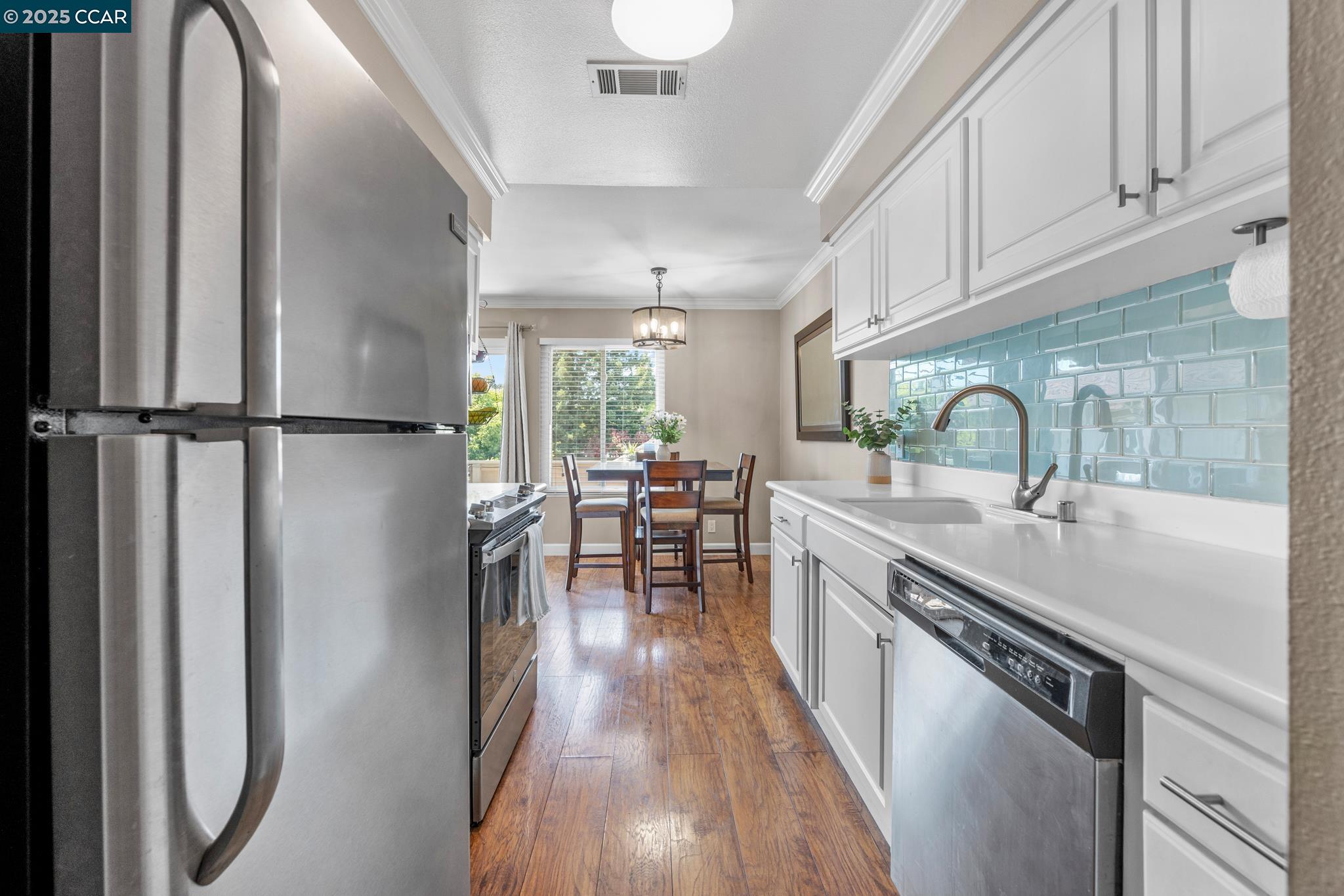 Detail Gallery Image 8 of 41 For 825 Oak Grove Rd #62,  Concord,  CA 94518 - 2 Beds | 1 Baths