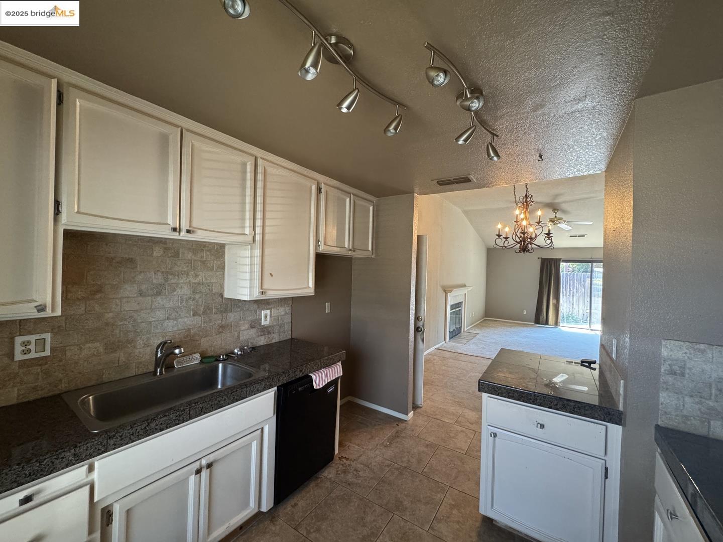 Detail Gallery Image 13 of 26 For 8008 Wagner Ct, Antelope,  CA 95843 - 2 Beds | 2 Baths