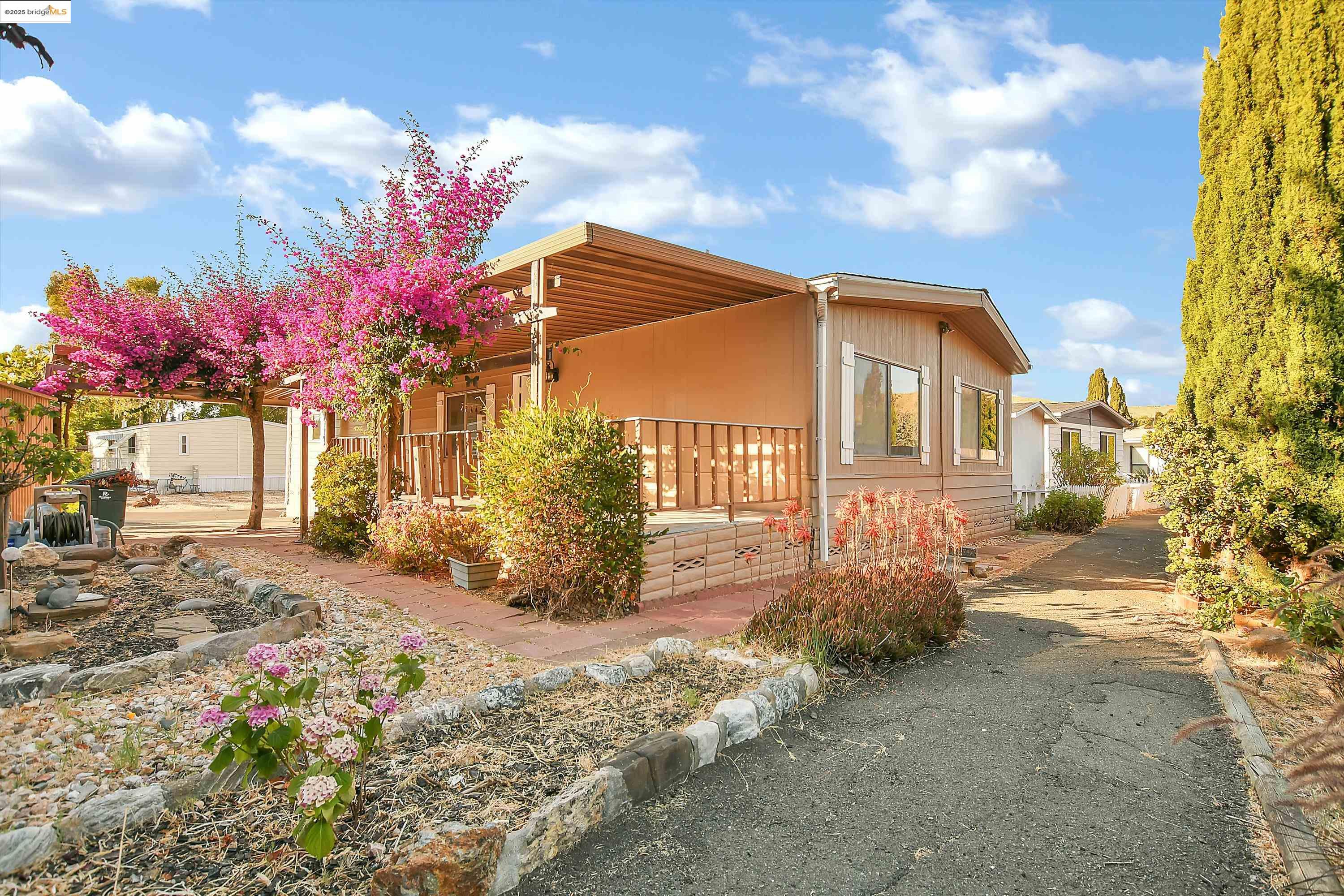 Detail Gallery Image 25 of 35 For 123 Phyllis Ct #123,  Vallejo,  CA 94590 - 3 Beds | 2 Baths