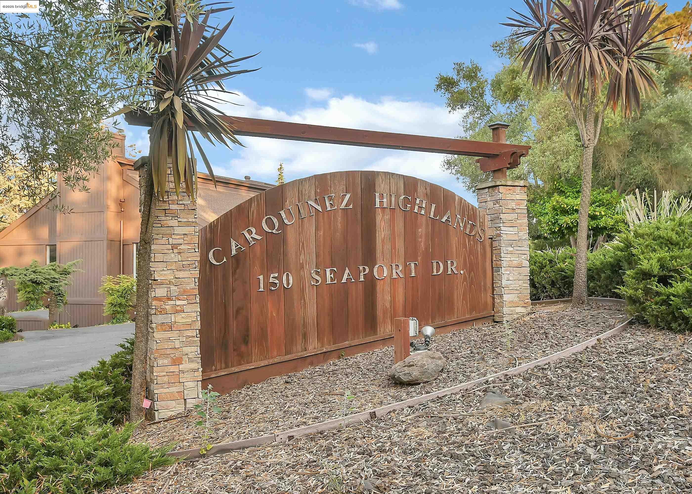 Detail Gallery Image 27 of 35 For 123 Phyllis Ct #123,  Vallejo,  CA 94590 - 3 Beds | 2 Baths
