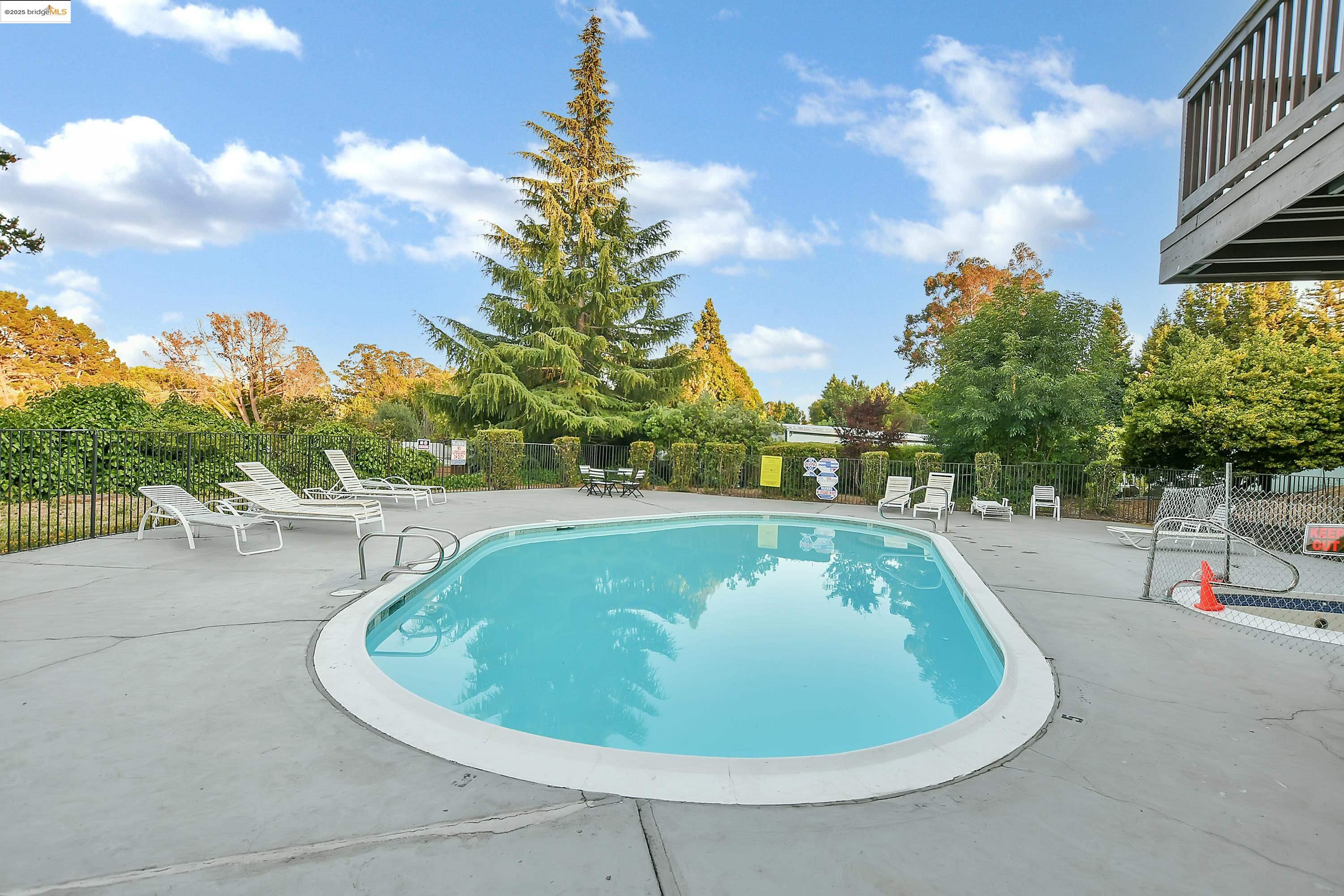 Detail Gallery Image 29 of 35 For 123 Phyllis Ct #123,  Vallejo,  CA 94590 - 3 Beds | 2 Baths