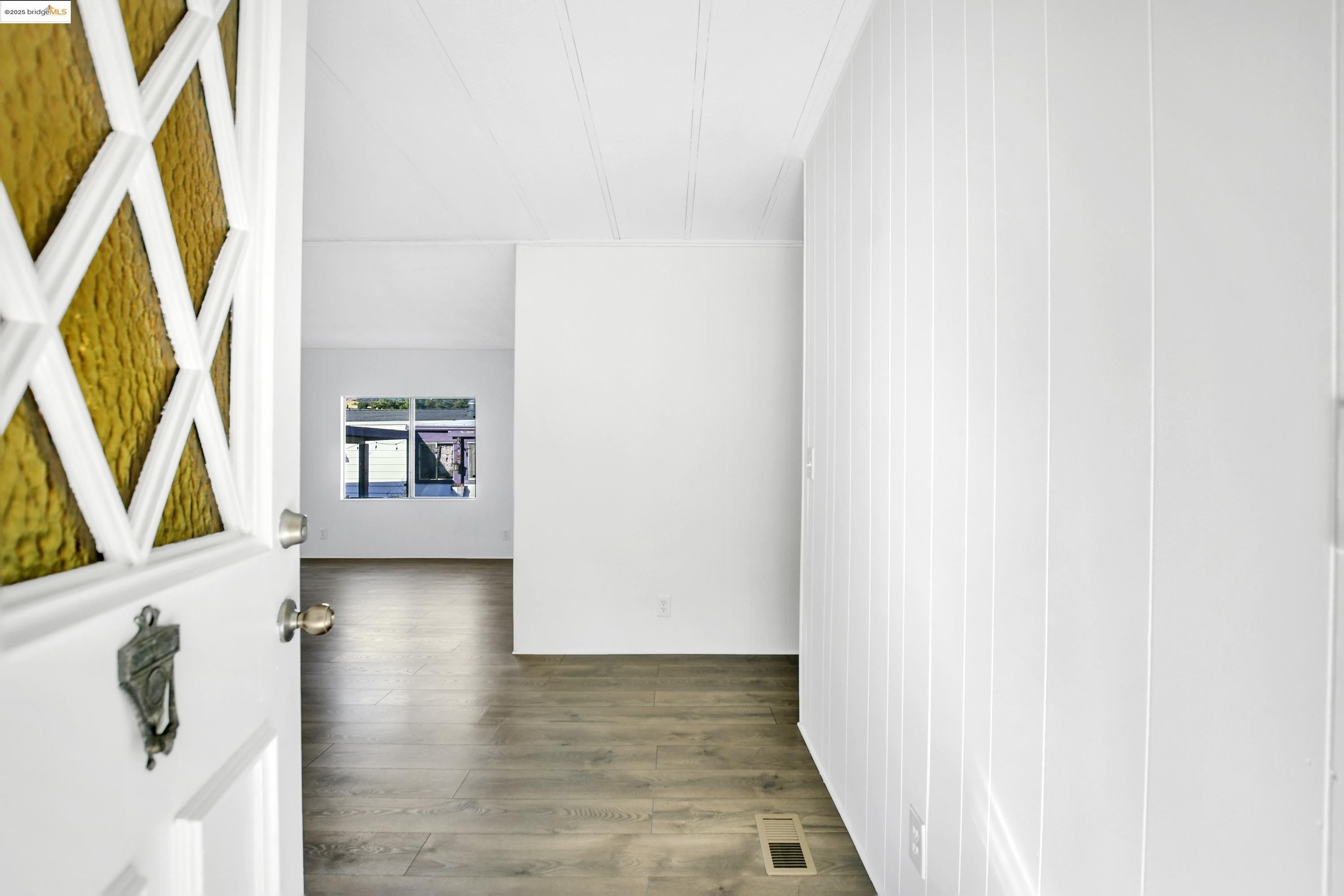 Detail Gallery Image 5 of 35 For 123 Phyllis Ct #123,  Vallejo,  CA 94590 - 3 Beds | 2 Baths