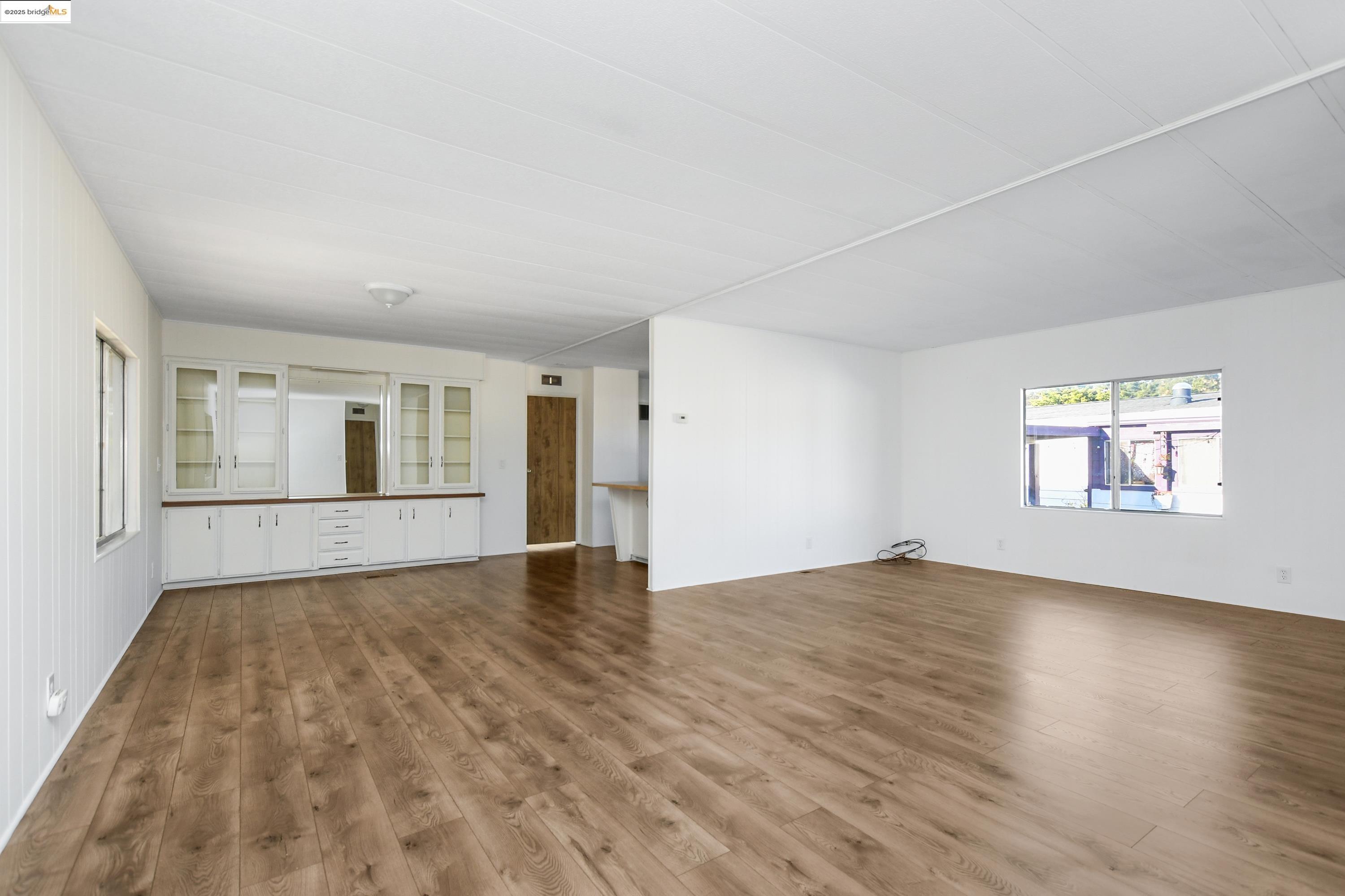 Detail Gallery Image 6 of 35 For 123 Phyllis Ct #123,  Vallejo,  CA 94590 - 3 Beds | 2 Baths