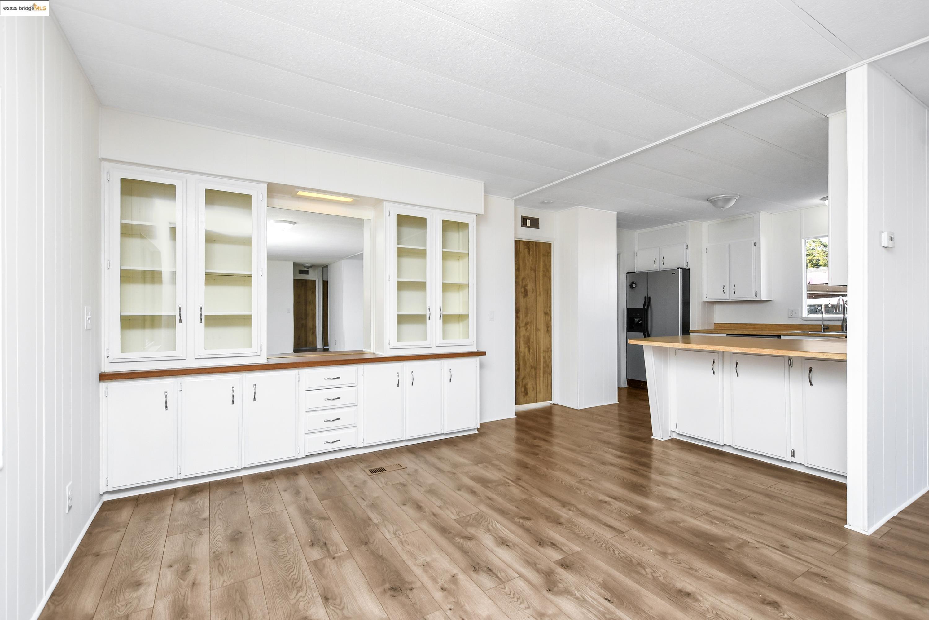 Detail Gallery Image 8 of 35 For 123 Phyllis Ct #123,  Vallejo,  CA 94590 - 3 Beds | 2 Baths