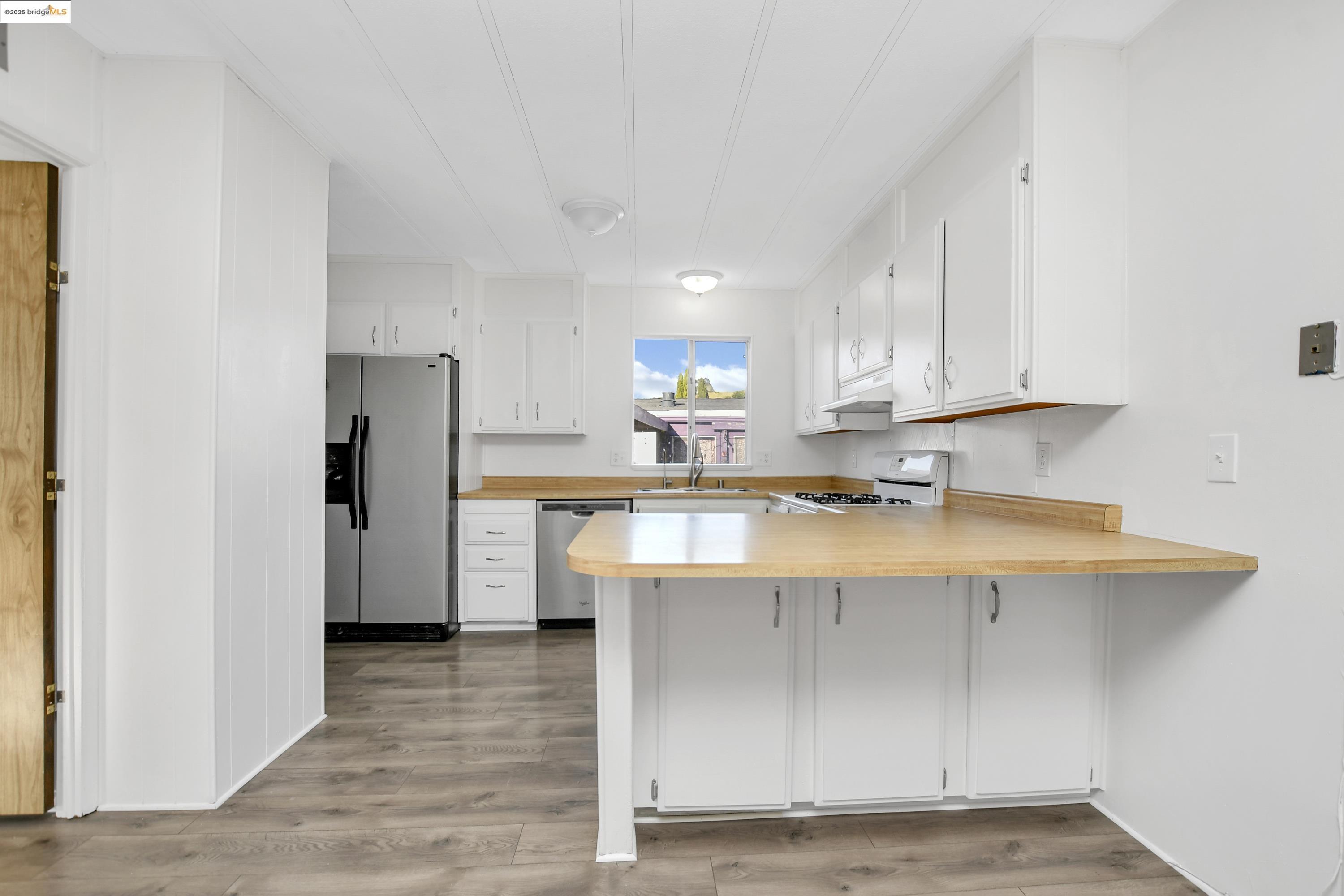 Detail Gallery Image 10 of 35 For 123 Phyllis Ct #123,  Vallejo,  CA 94590 - 3 Beds | 2 Baths