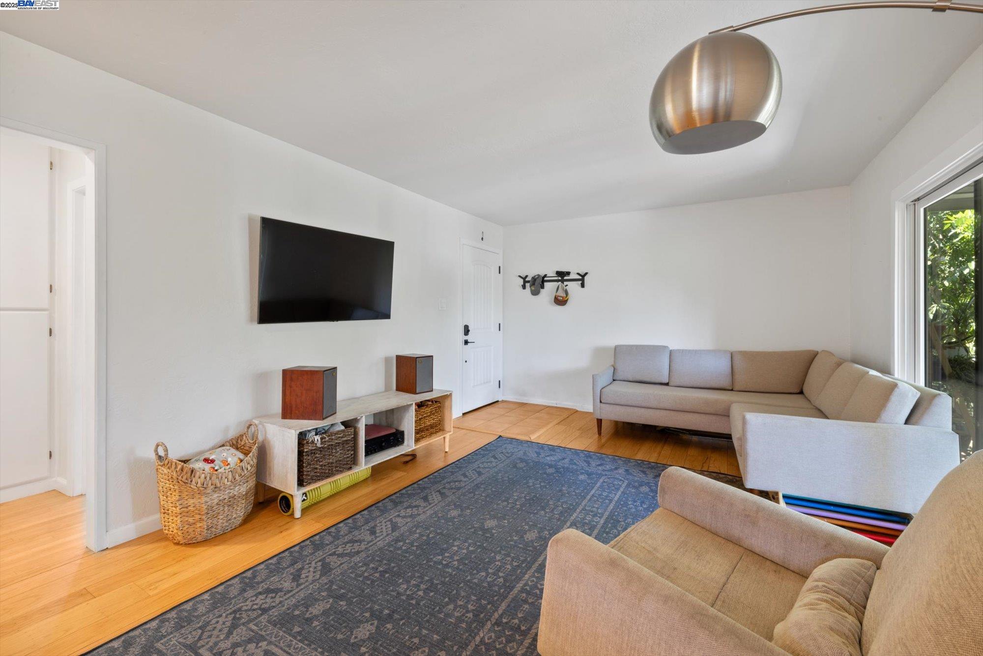 Detail Gallery Image 5 of 60 For 3412 Wyman St, Oakland,  CA 94619 - 3 Beds | 2 Baths