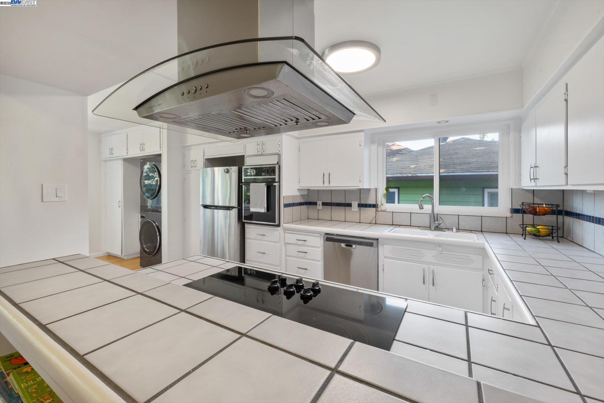 Detail Gallery Image 7 of 60 For 3412 Wyman St, Oakland,  CA 94619 - 3 Beds | 2 Baths