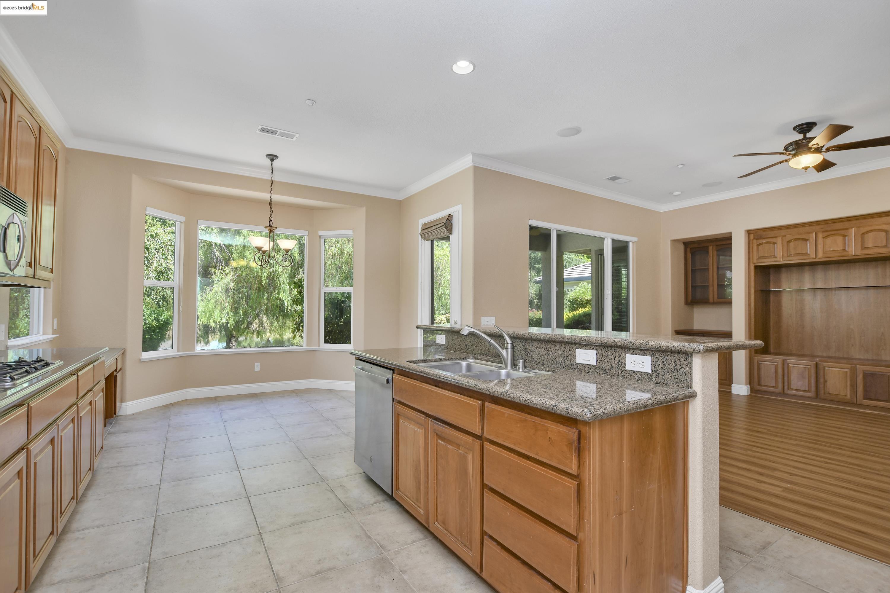Detail Gallery Image 11 of 34 For 1133 Jonagold Way, Brentwood,  CA 94513 - 2 Beds | 2/1 Baths