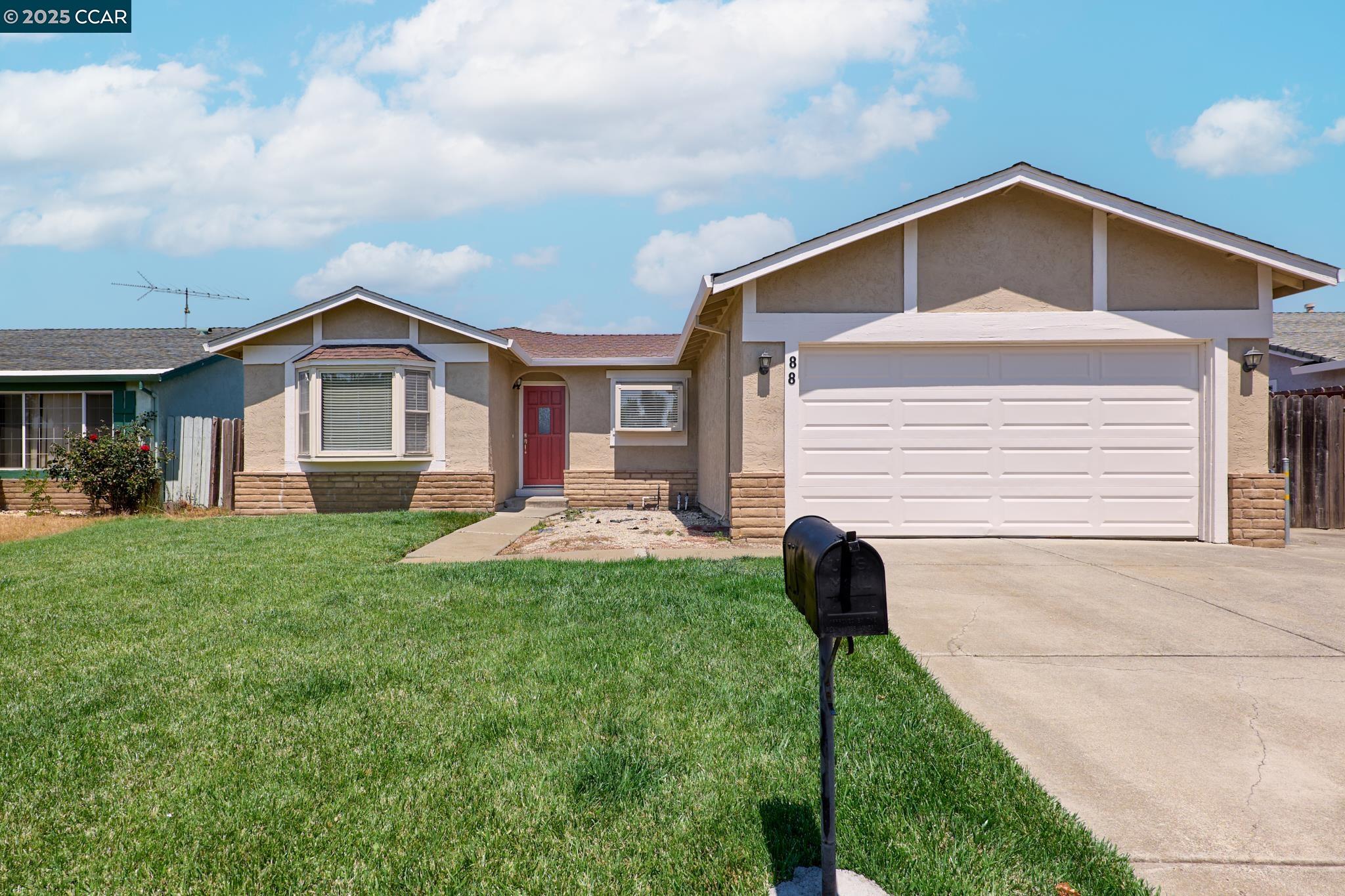 Detail Gallery Image 1 of 21 For 88 Newport Way, Suisun City,  CA 94585 - 3 Beds | 2 Baths