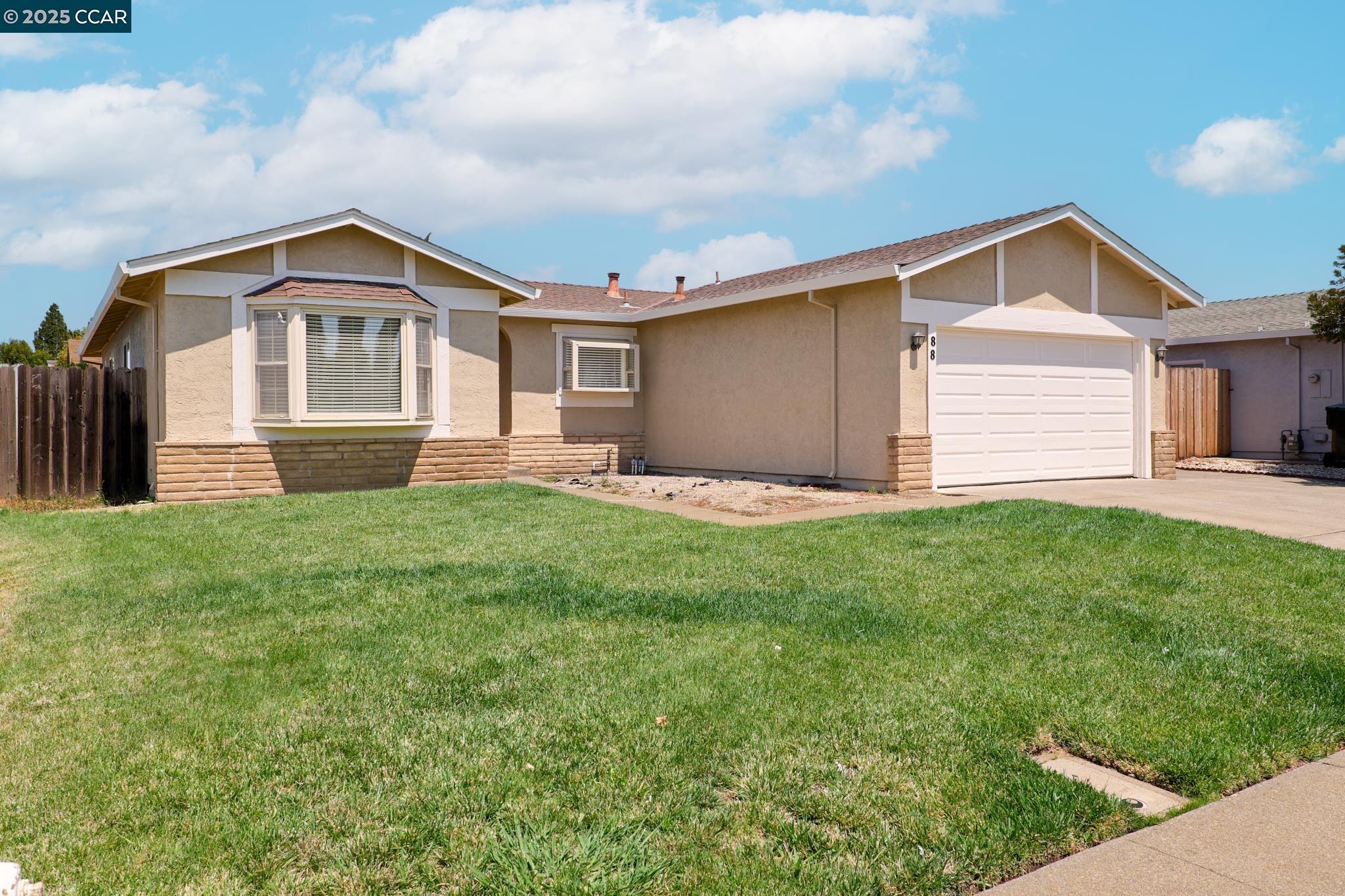 Detail Gallery Image 2 of 21 For 88 Newport Way, Suisun City,  CA 94585 - 3 Beds | 2 Baths
