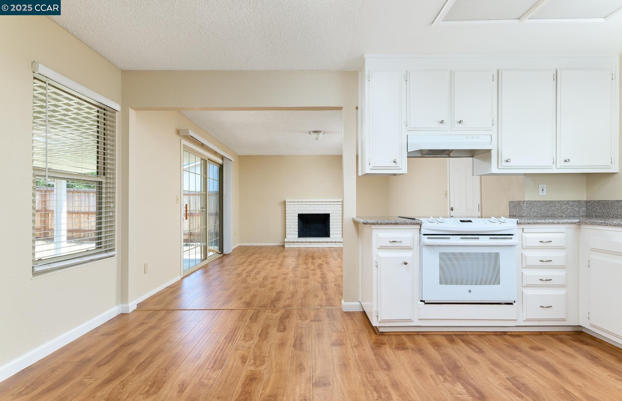 Detail Gallery Image 4 of 21 For 88 Newport Way, Suisun City,  CA 94585 - 3 Beds | 2 Baths