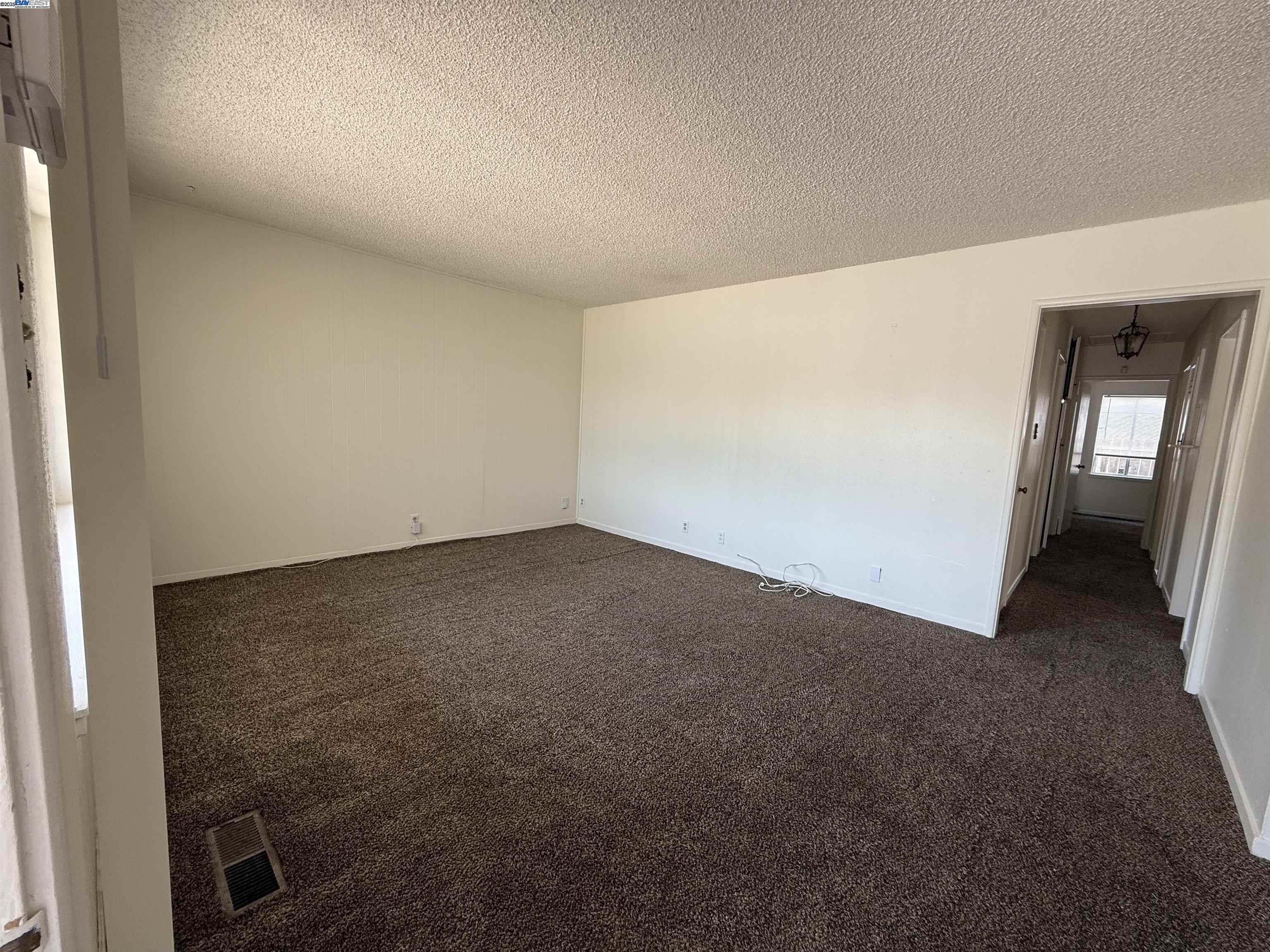 Detail Gallery Image 4 of 15 For 14835 Farnsworth St, San Leandro,  CA 94579 - 3 Beds | 2 Baths