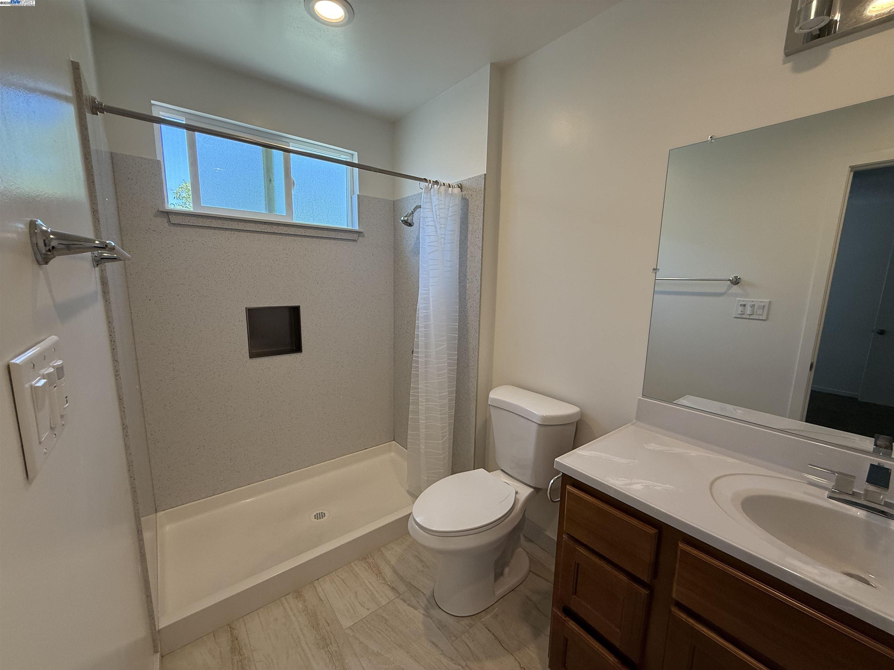 Detail Gallery Image 7 of 15 For 14835 Farnsworth St, San Leandro,  CA 94579 - 3 Beds | 2 Baths
