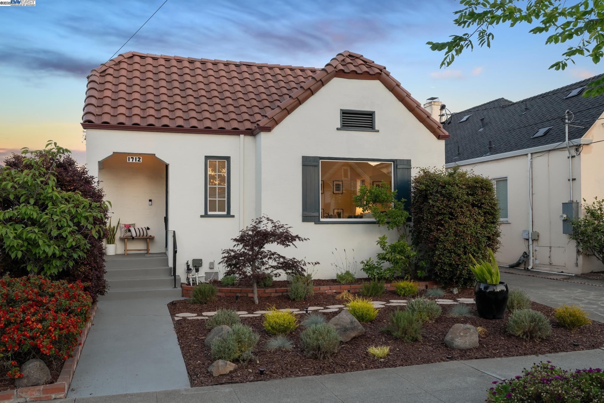 Detail Gallery Image 1 of 46 For 1712 Broadway, Alameda,  CA 94501 - 3 Beds | 2 Baths