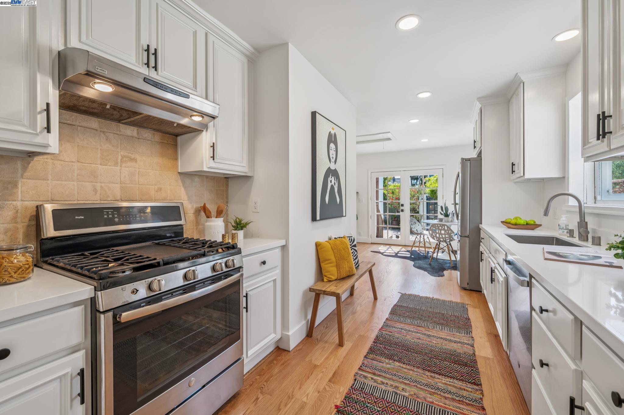 Detail Gallery Image 11 of 46 For 1712 Broadway, Alameda,  CA 94501 - 3 Beds | 2 Baths