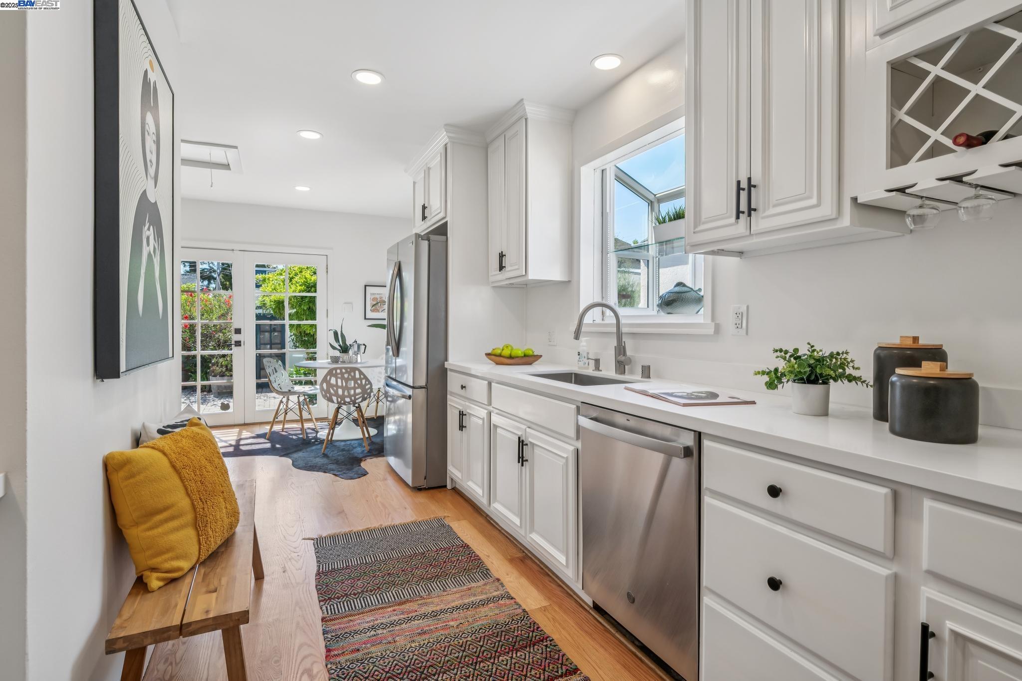 Detail Gallery Image 12 of 46 For 1712 Broadway, Alameda,  CA 94501 - 3 Beds | 2 Baths