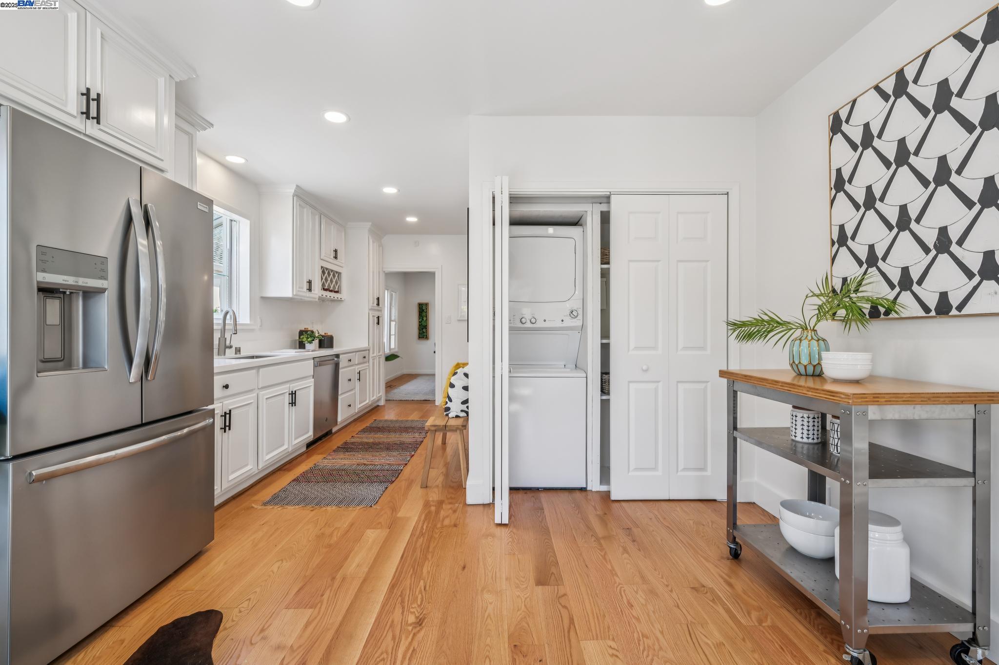 Detail Gallery Image 14 of 46 For 1712 Broadway, Alameda,  CA 94501 - 3 Beds | 2 Baths