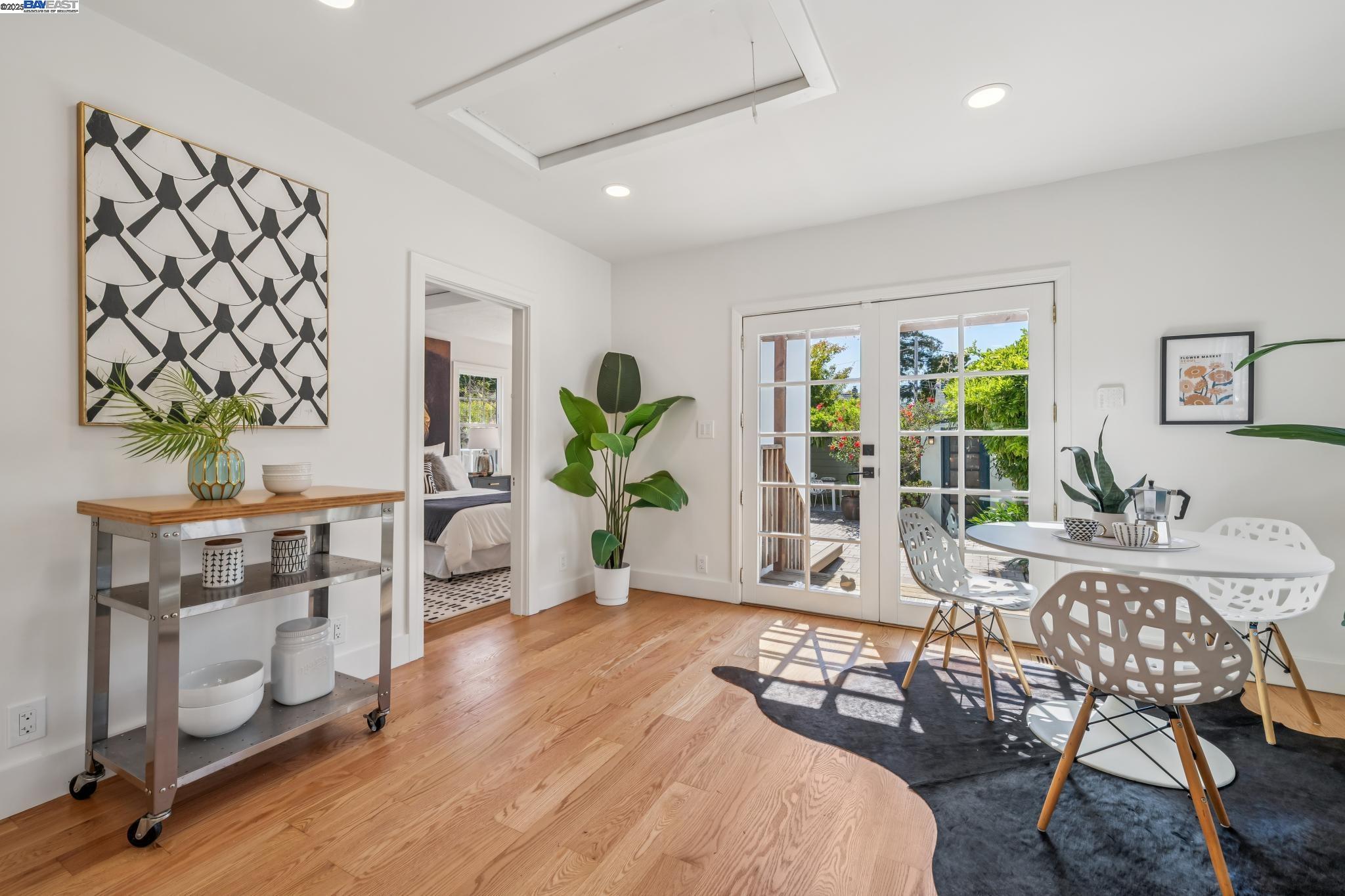 Detail Gallery Image 16 of 46 For 1712 Broadway, Alameda,  CA 94501 - 3 Beds | 2 Baths