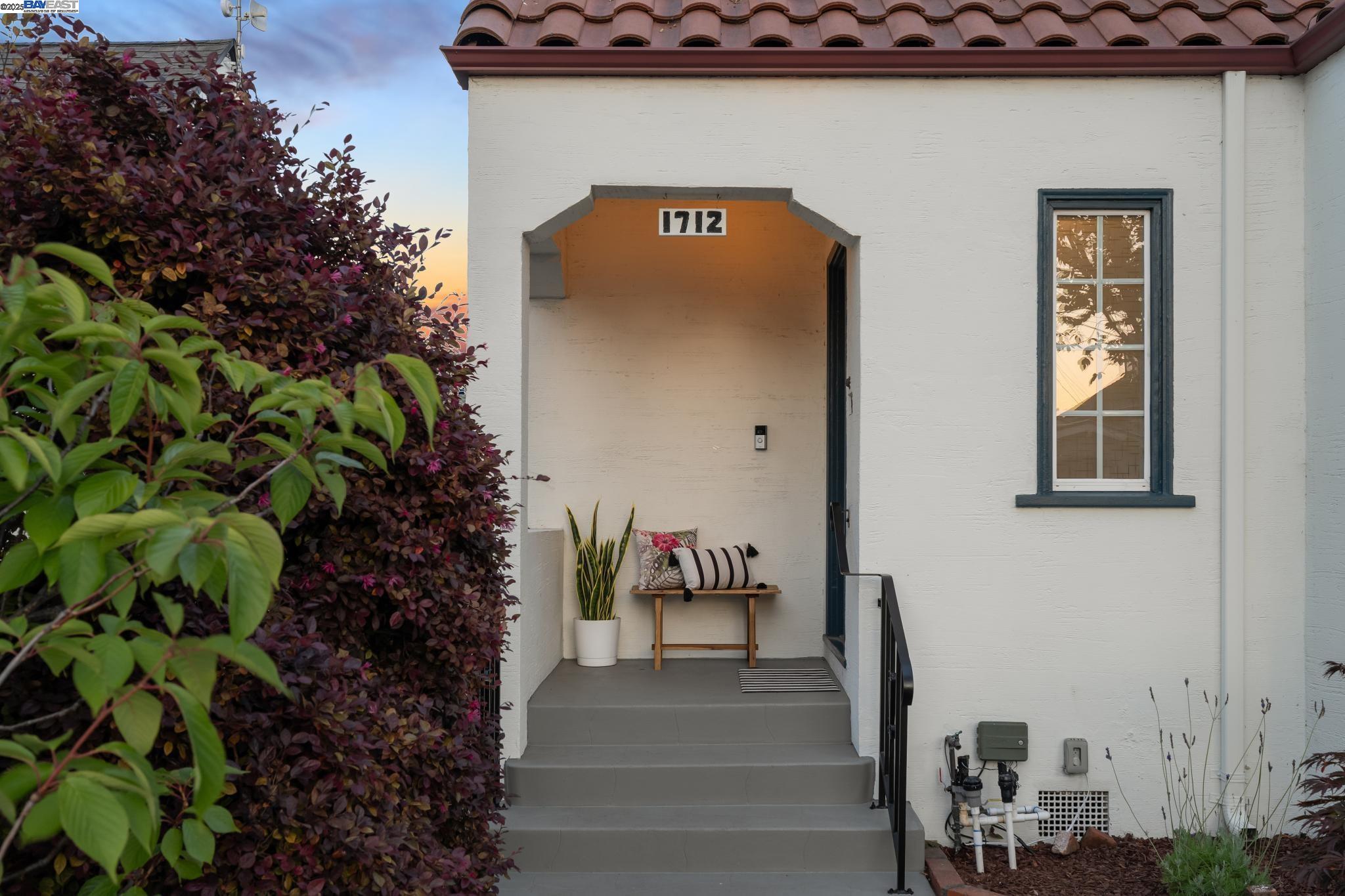Detail Gallery Image 3 of 46 For 1712 Broadway, Alameda,  CA 94501 - 3 Beds | 2 Baths