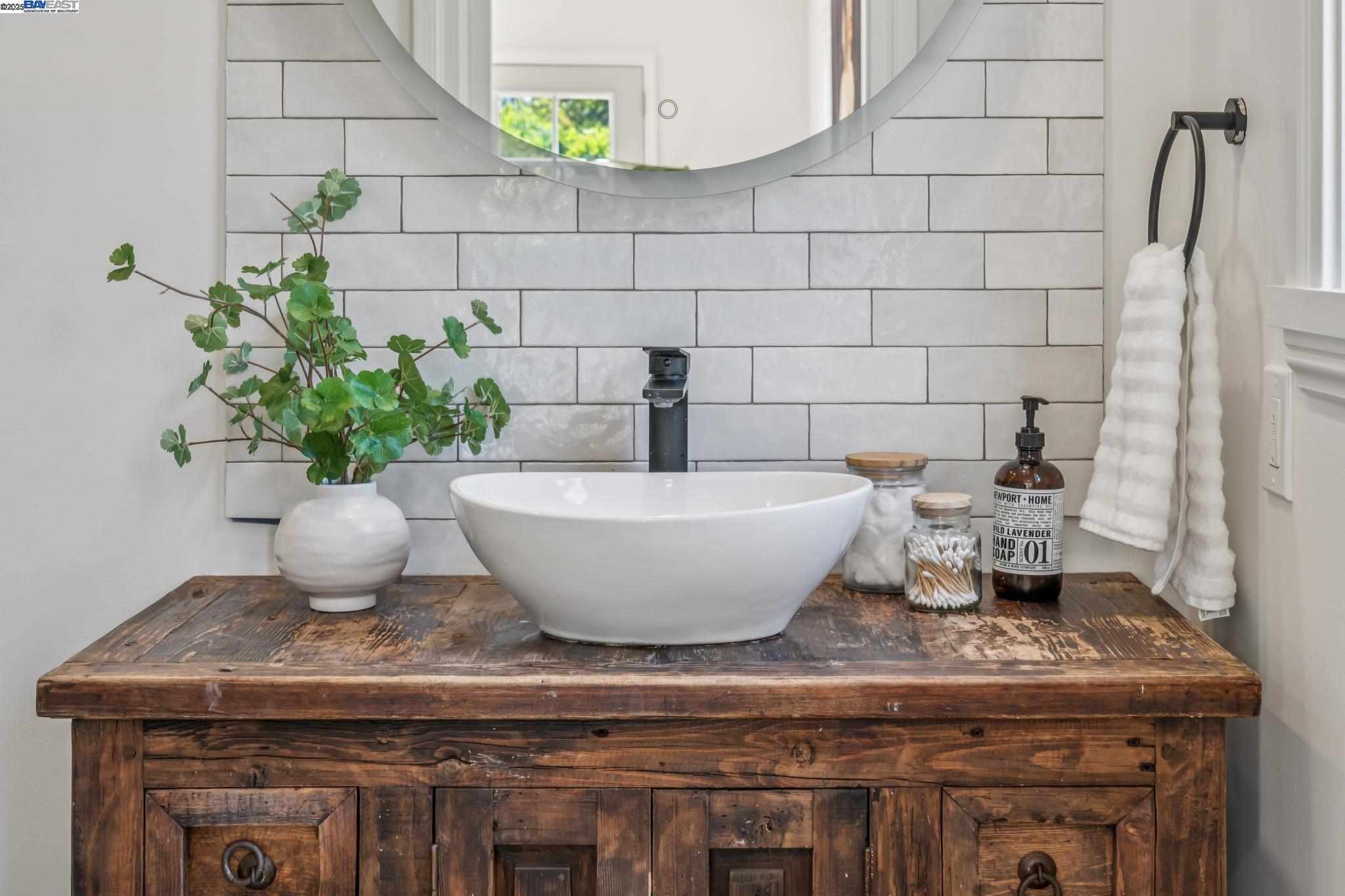 Detail Gallery Image 23 of 46 For 1712 Broadway, Alameda,  CA 94501 - 3 Beds | 2 Baths