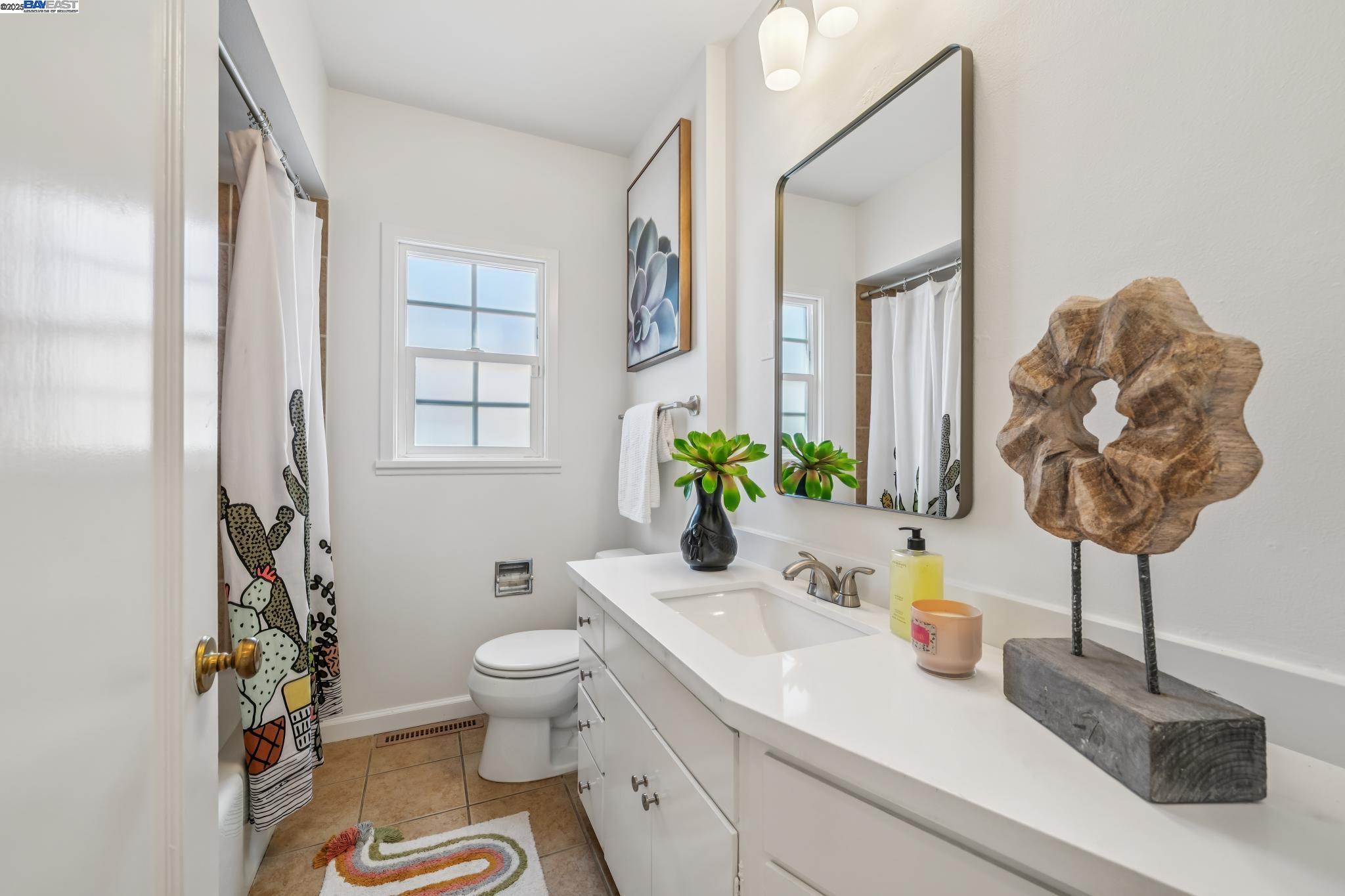 Detail Gallery Image 30 of 46 For 1712 Broadway, Alameda,  CA 94501 - 3 Beds | 2 Baths