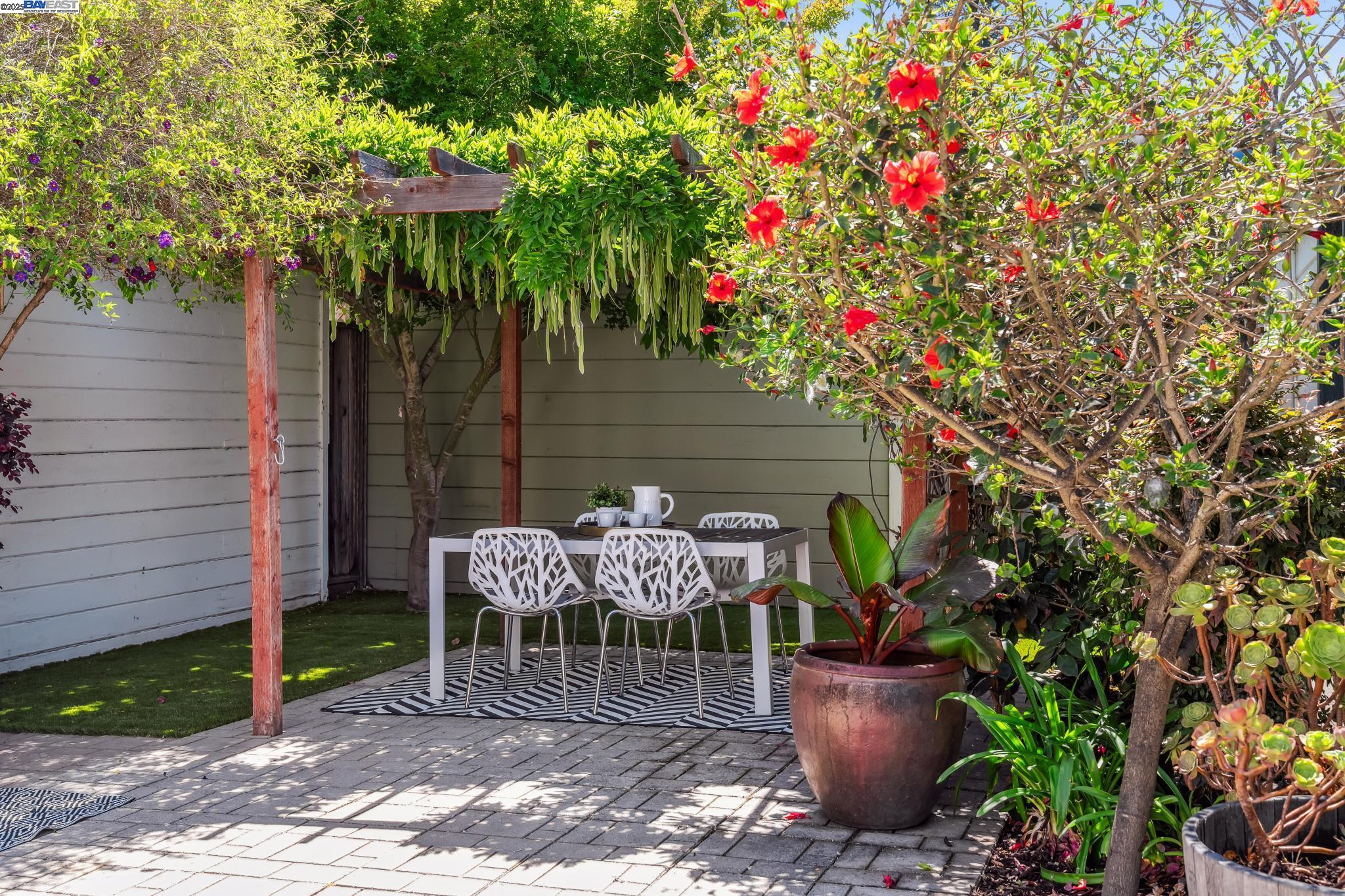 Detail Gallery Image 33 of 46 For 1712 Broadway, Alameda,  CA 94501 - 3 Beds | 2 Baths