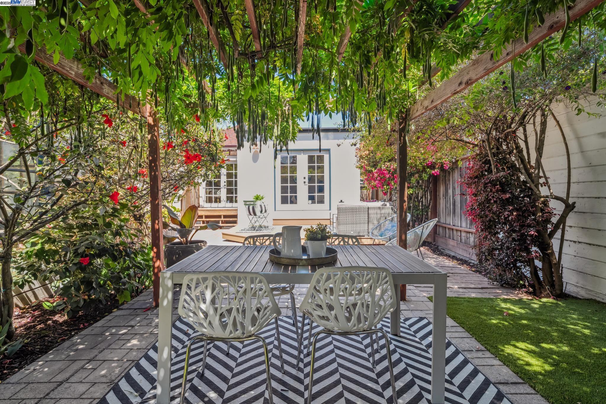 Detail Gallery Image 34 of 46 For 1712 Broadway, Alameda,  CA 94501 - 3 Beds | 2 Baths
