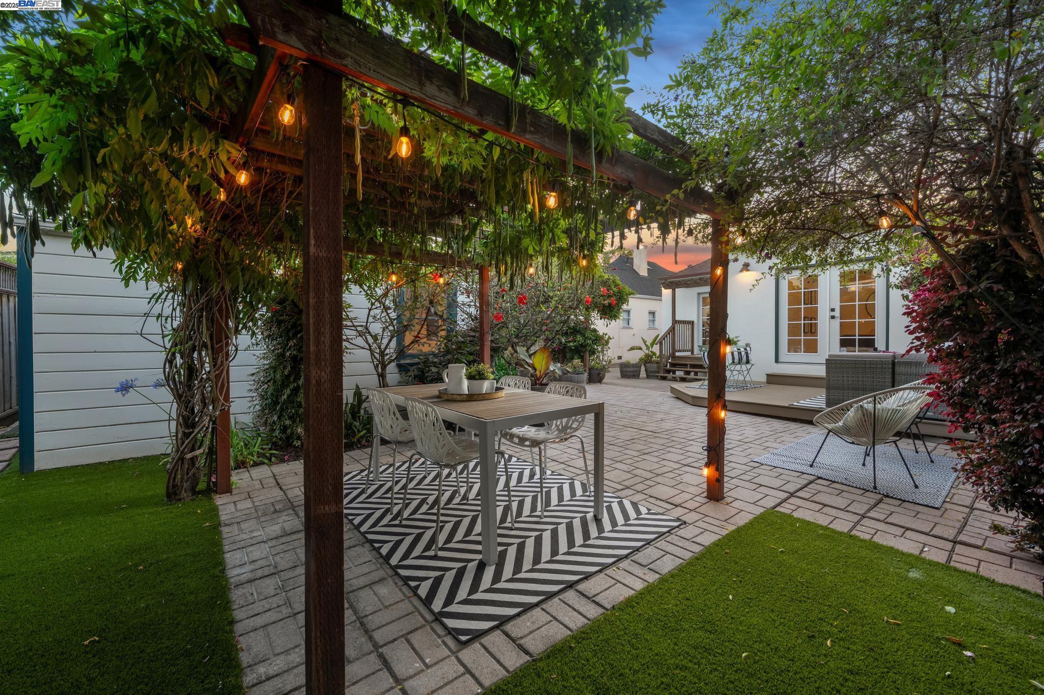 Detail Gallery Image 35 of 46 For 1712 Broadway, Alameda,  CA 94501 - 3 Beds | 2 Baths