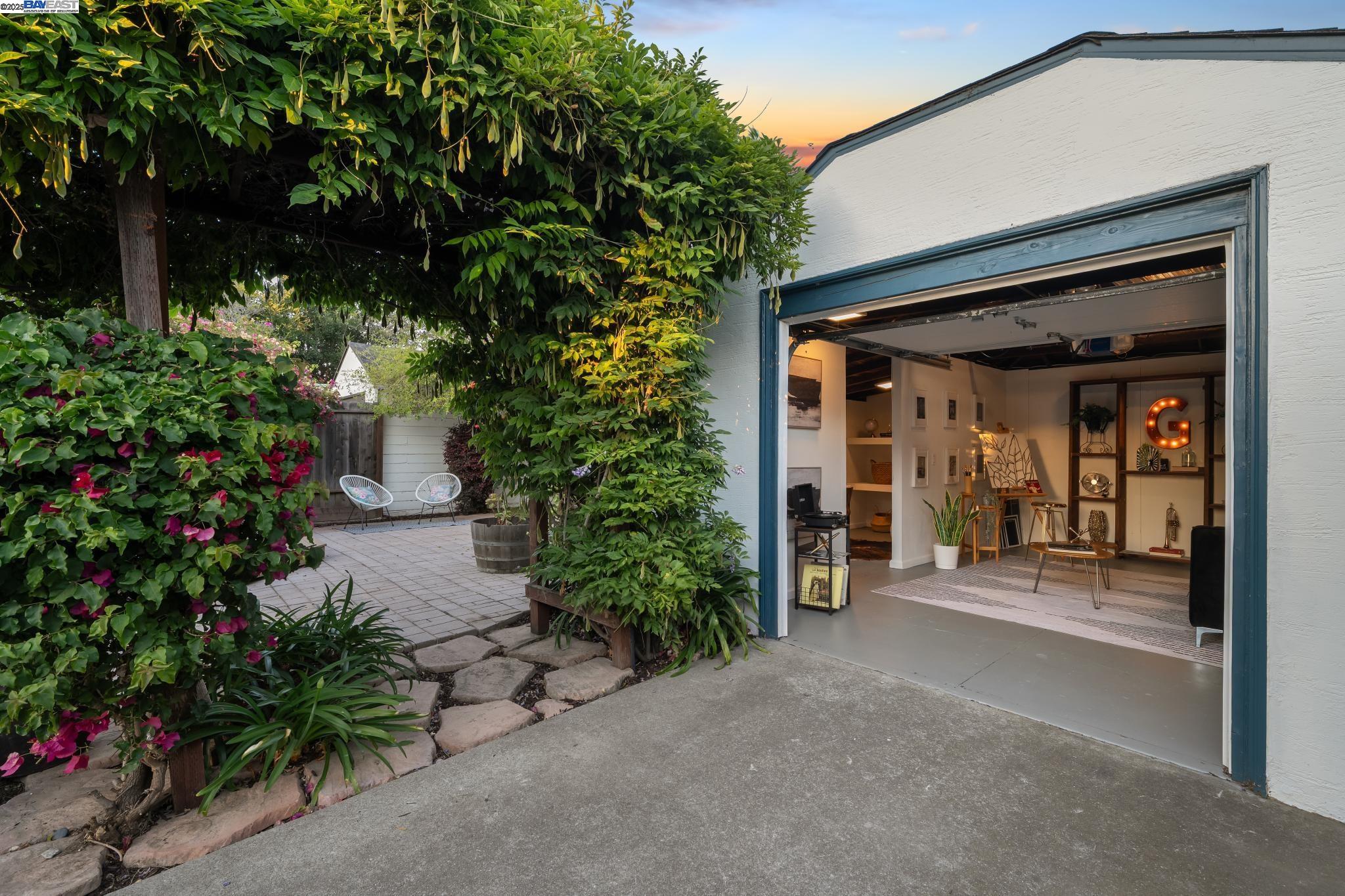 Detail Gallery Image 36 of 46 For 1712 Broadway, Alameda,  CA 94501 - 3 Beds | 2 Baths
