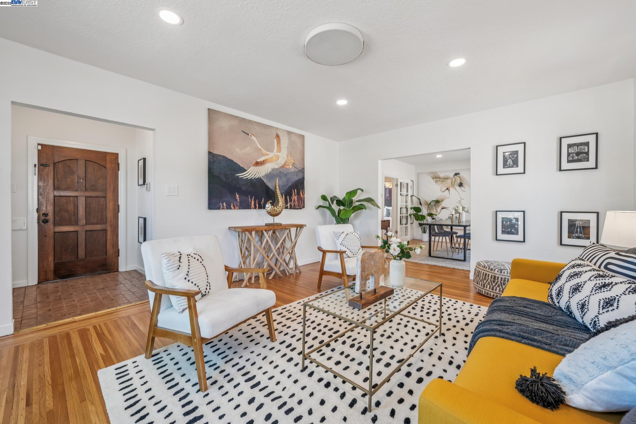 Detail Gallery Image 5 of 46 For 1712 Broadway, Alameda,  CA 94501 - 3 Beds | 2 Baths