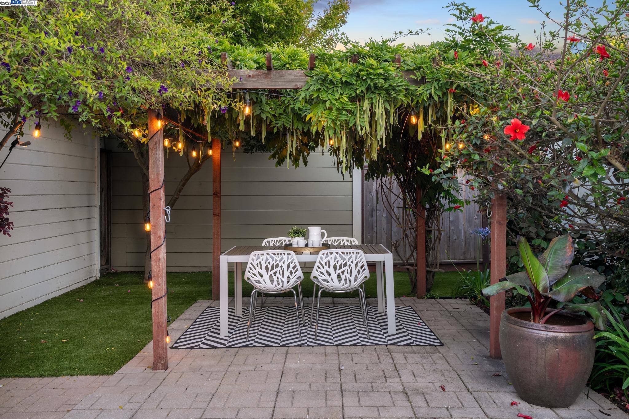 Detail Gallery Image 43 of 46 For 1712 Broadway, Alameda,  CA 94501 - 3 Beds | 2 Baths