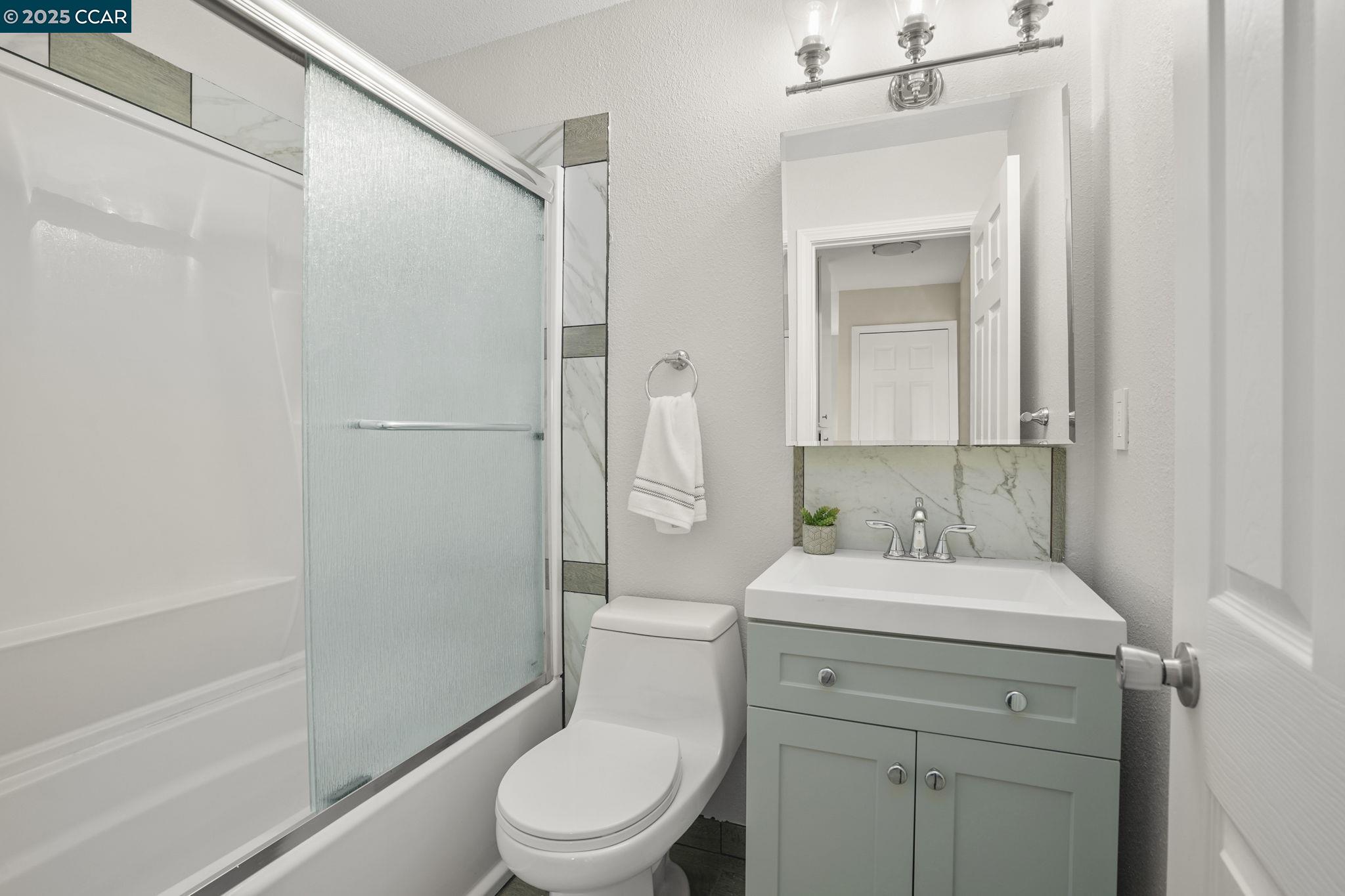 Detail Gallery Image 15 of 24 For 1879 Saint Phillip Ct, Concord,  CA 94519 - 4 Beds | 2/1 Baths