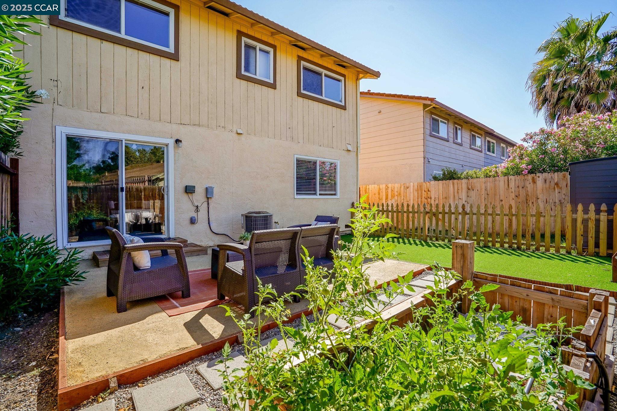 Detail Gallery Image 18 of 24 For 1879 Saint Phillip Ct, Concord,  CA 94519 - 4 Beds | 2/1 Baths