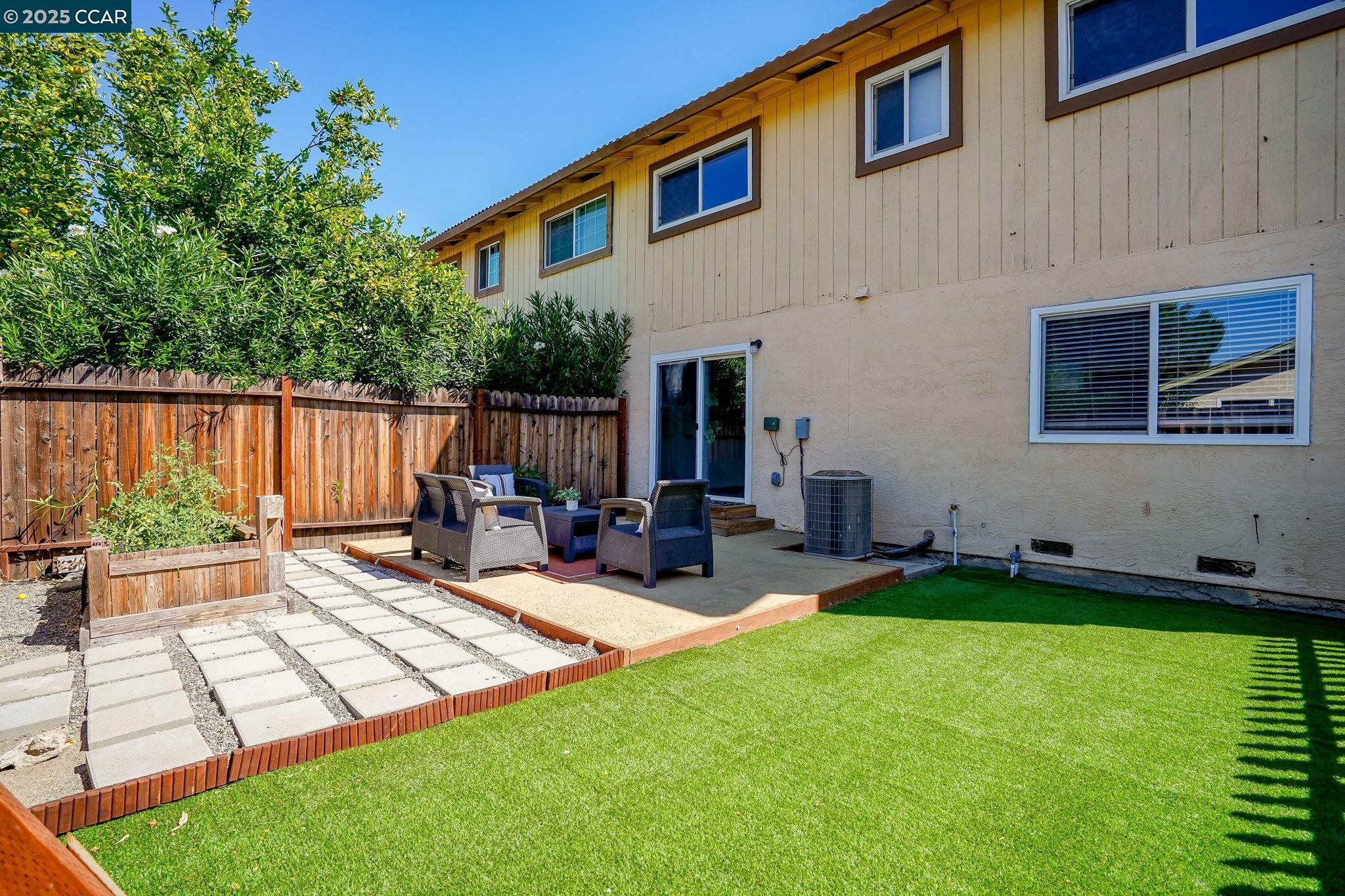 Detail Gallery Image 19 of 24 For 1879 Saint Phillip Ct, Concord,  CA 94519 - 4 Beds | 2/1 Baths