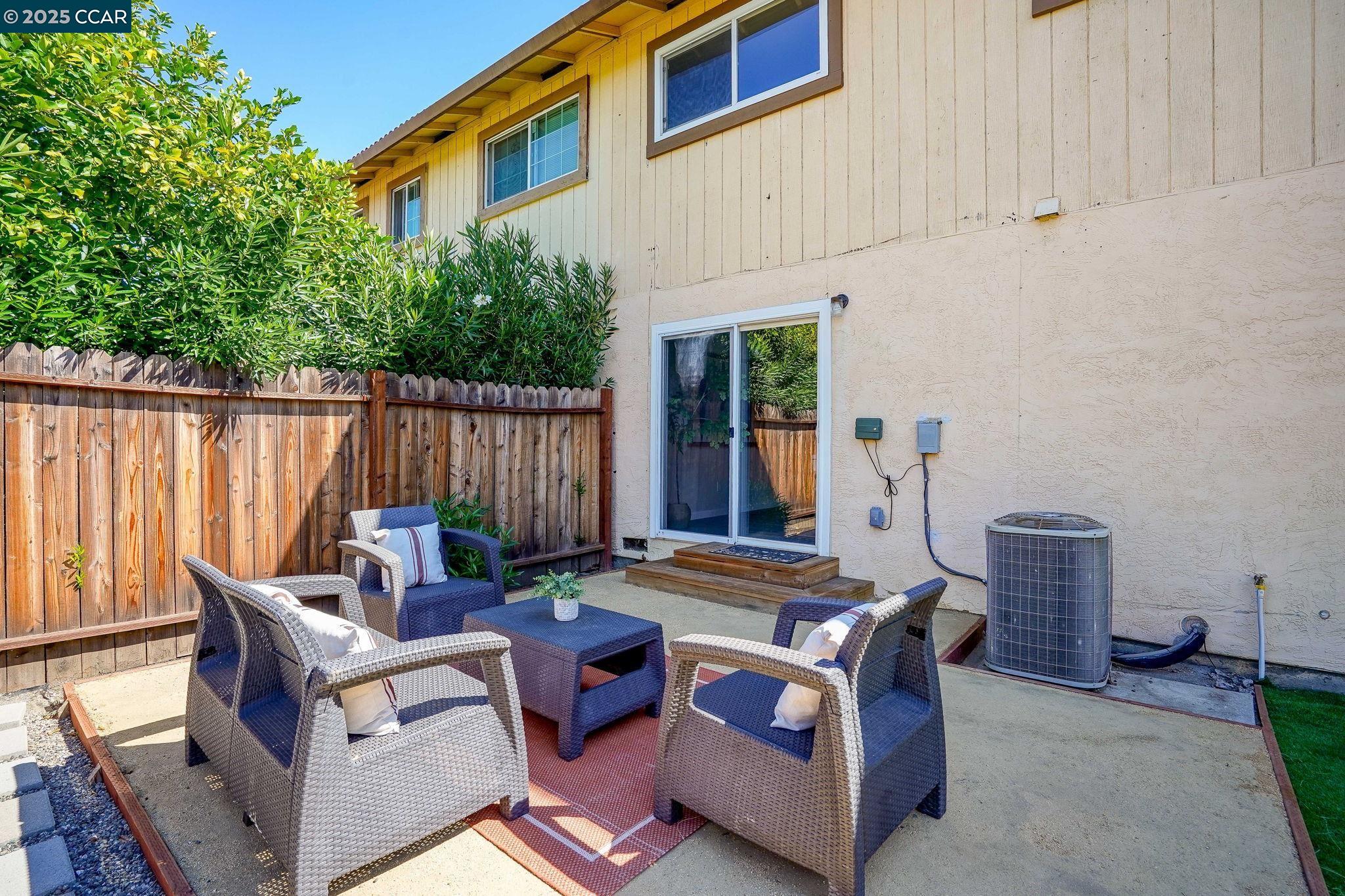 Detail Gallery Image 20 of 24 For 1879 Saint Phillip Ct, Concord,  CA 94519 - 4 Beds | 2/1 Baths
