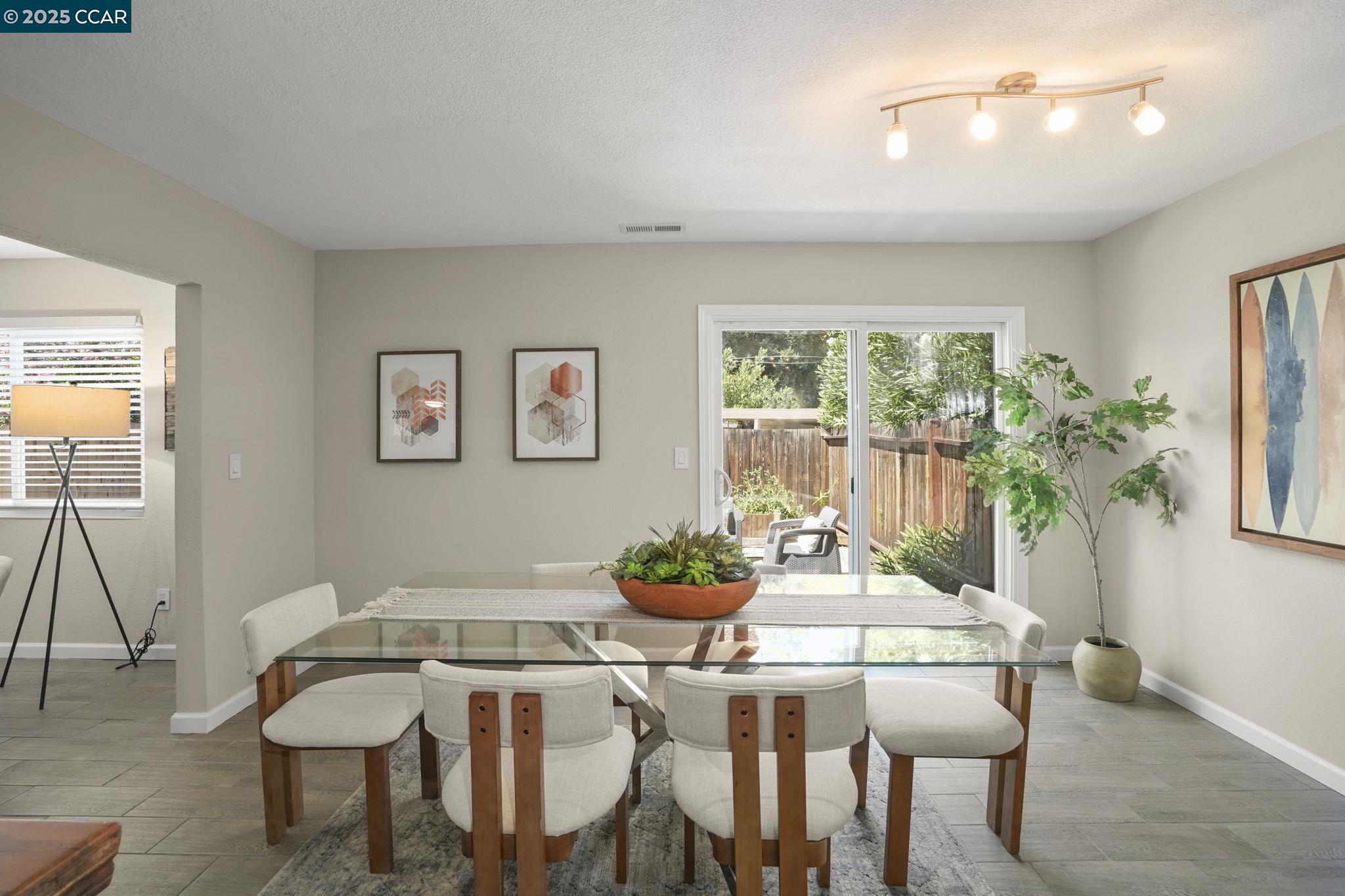 Detail Gallery Image 3 of 24 For 1879 Saint Phillip Ct, Concord,  CA 94519 - 4 Beds | 2/1 Baths