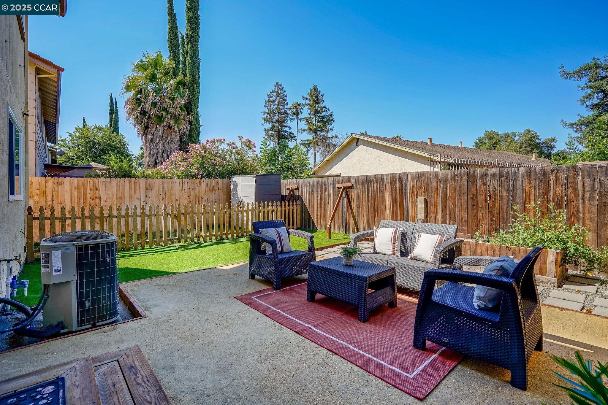 Detail Gallery Image 21 of 24 For 1879 Saint Phillip Ct, Concord,  CA 94519 - 4 Beds | 2/1 Baths