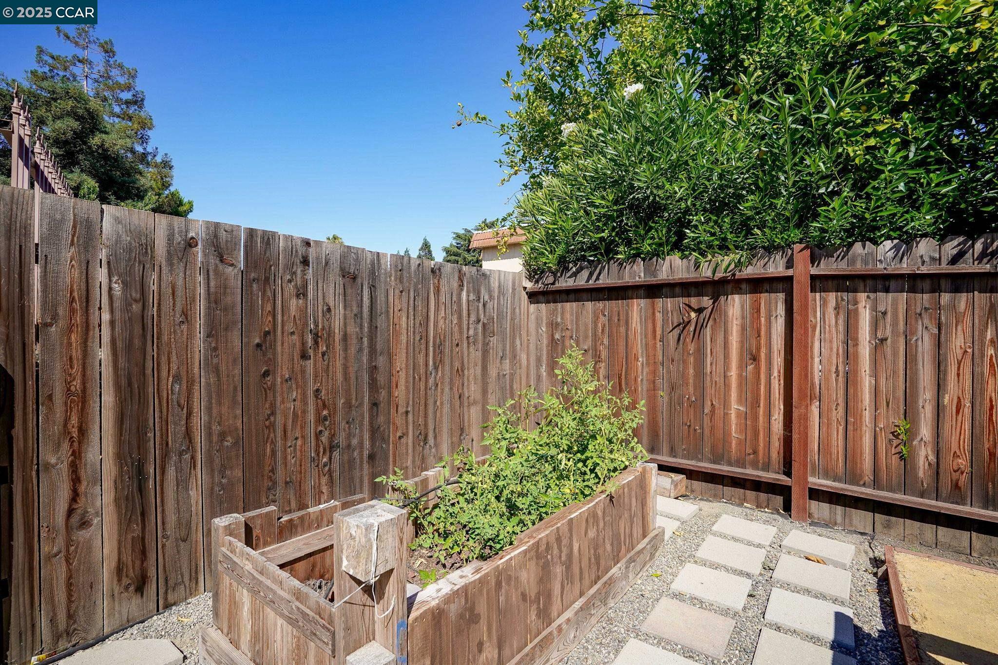 Detail Gallery Image 23 of 24 For 1879 Saint Phillip Ct, Concord,  CA 94519 - 4 Beds | 2/1 Baths